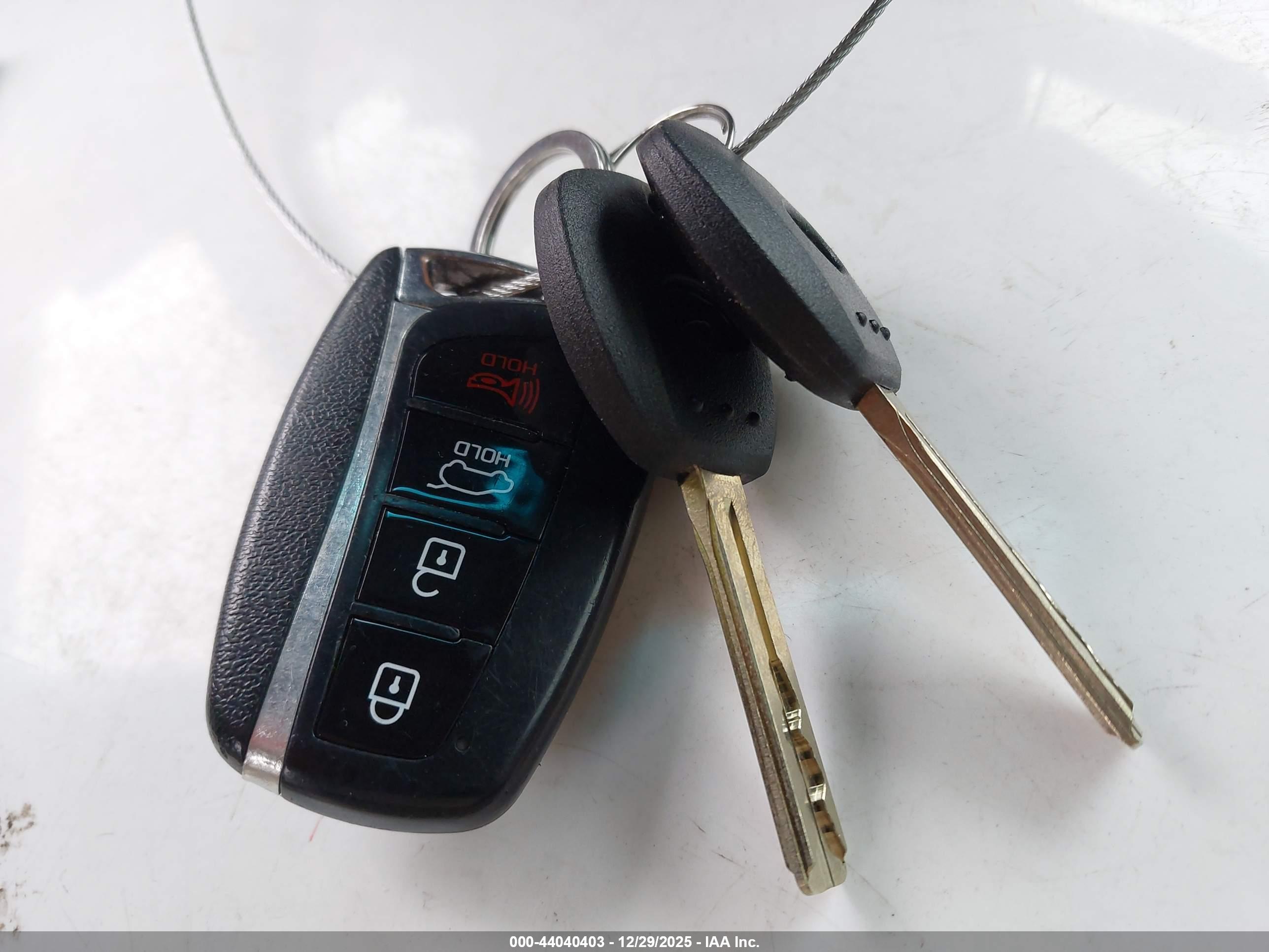 HYUNDAI AZERA image 11