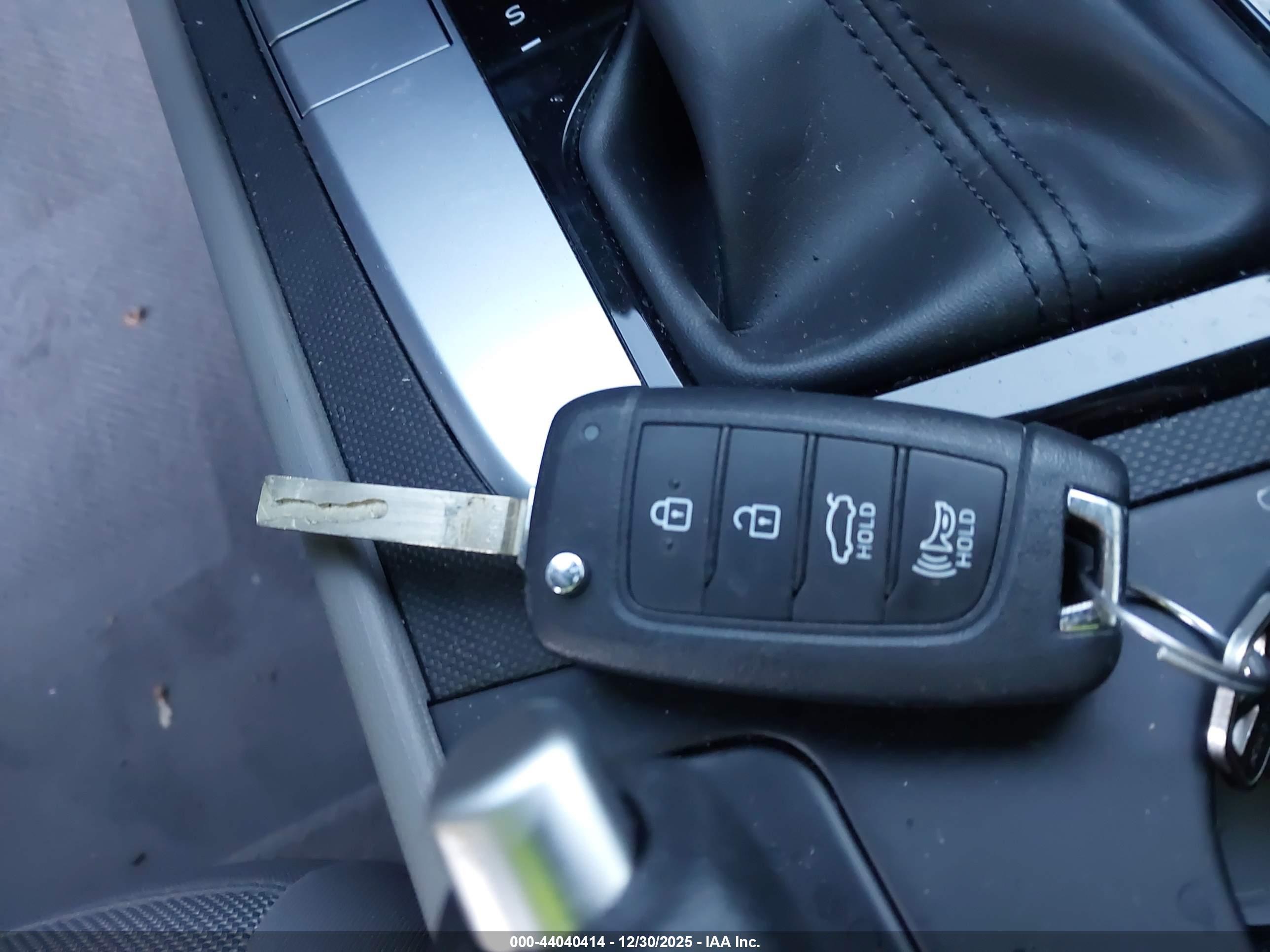HYUNDAI ELANTRA image 11