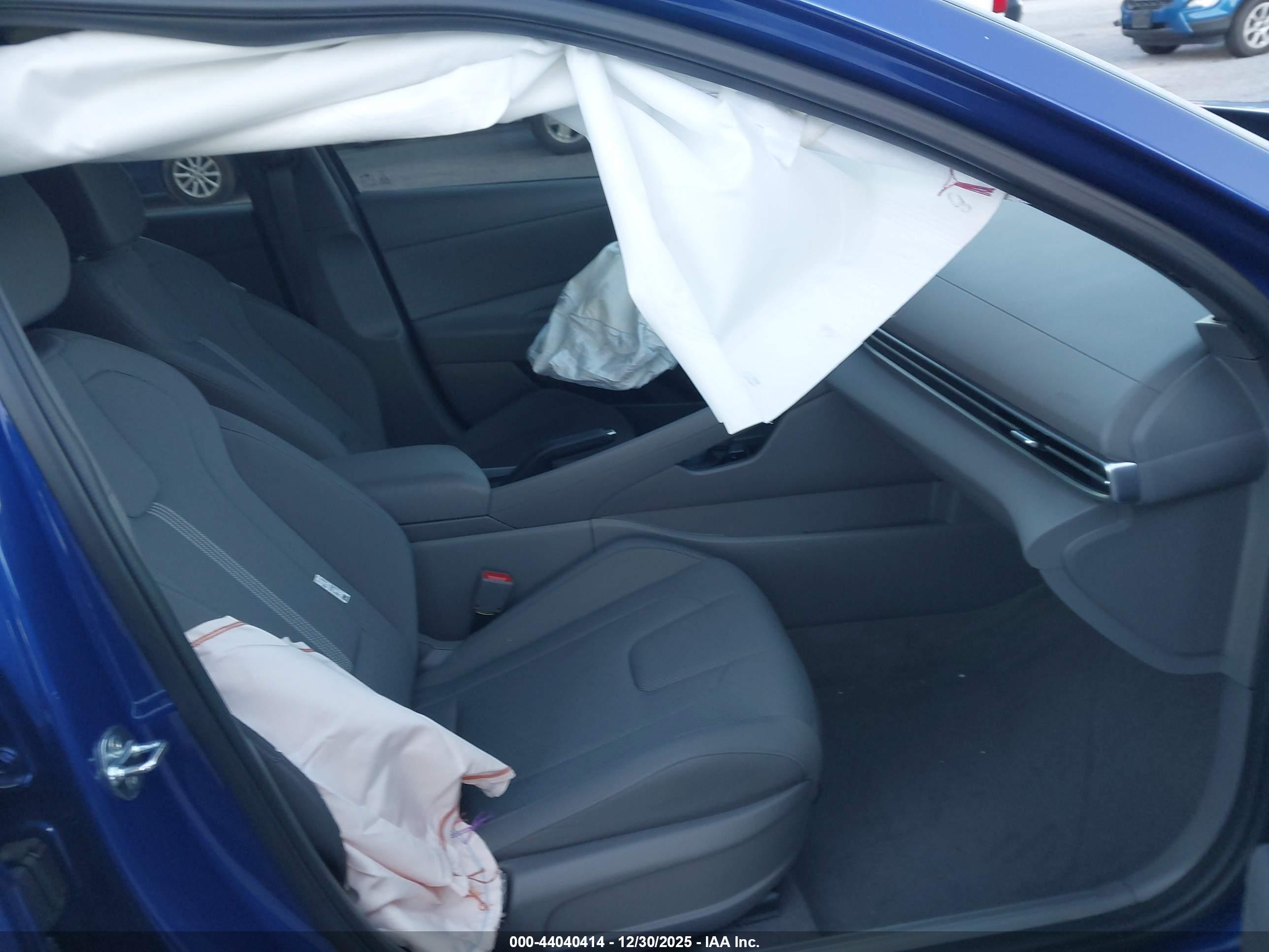 HYUNDAI ELANTRA image 5