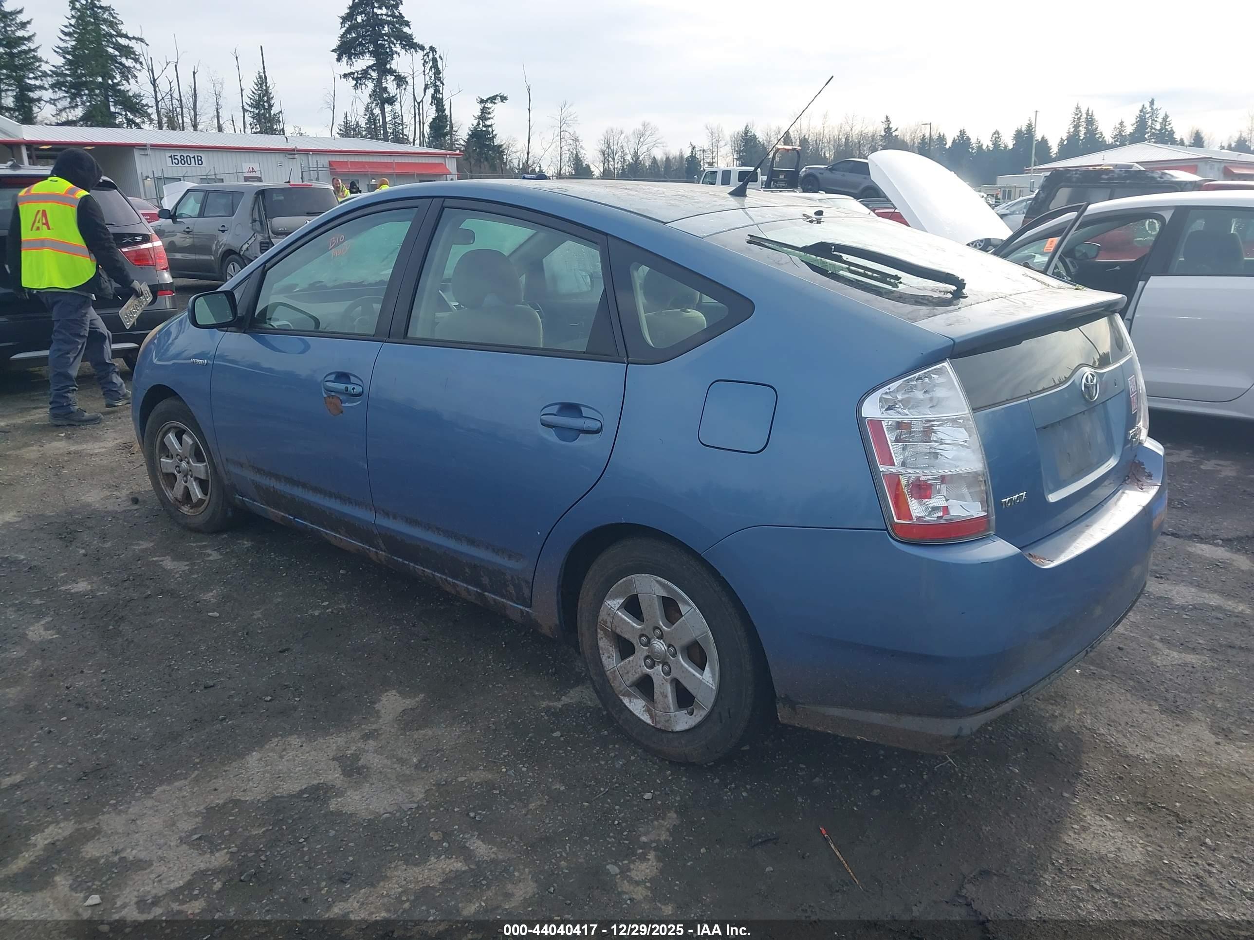 TOYOTA PRIUS image 3