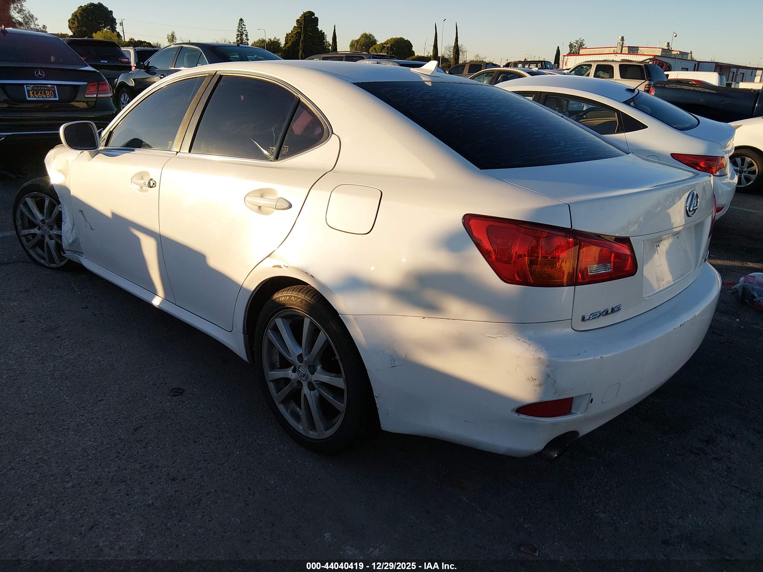 LEXUS IS image 3