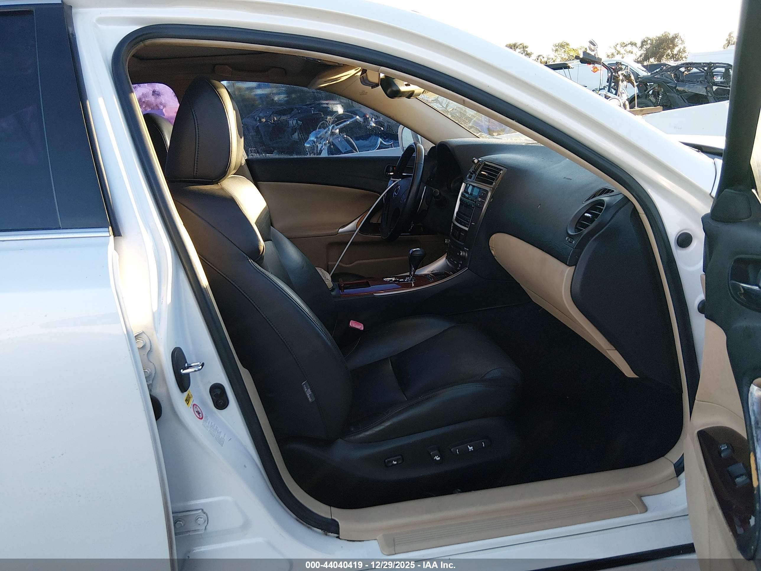 LEXUS IS image 5