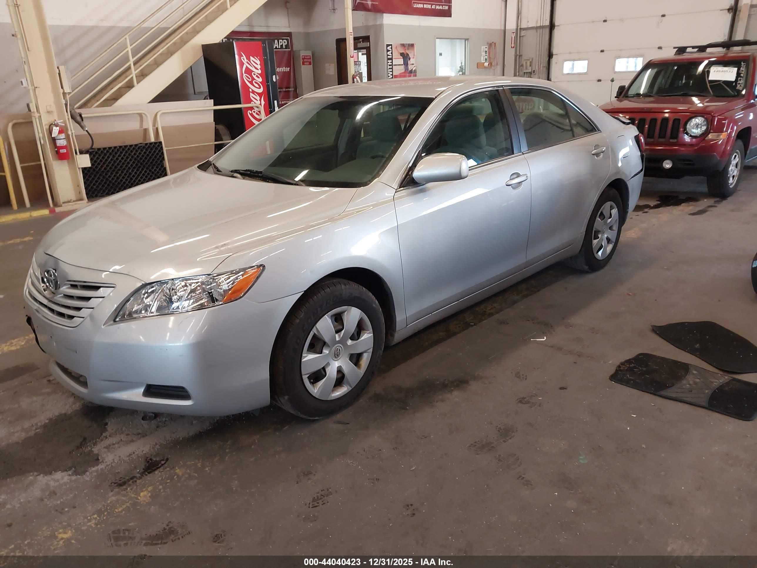 TOYOTA CAMRY image 2