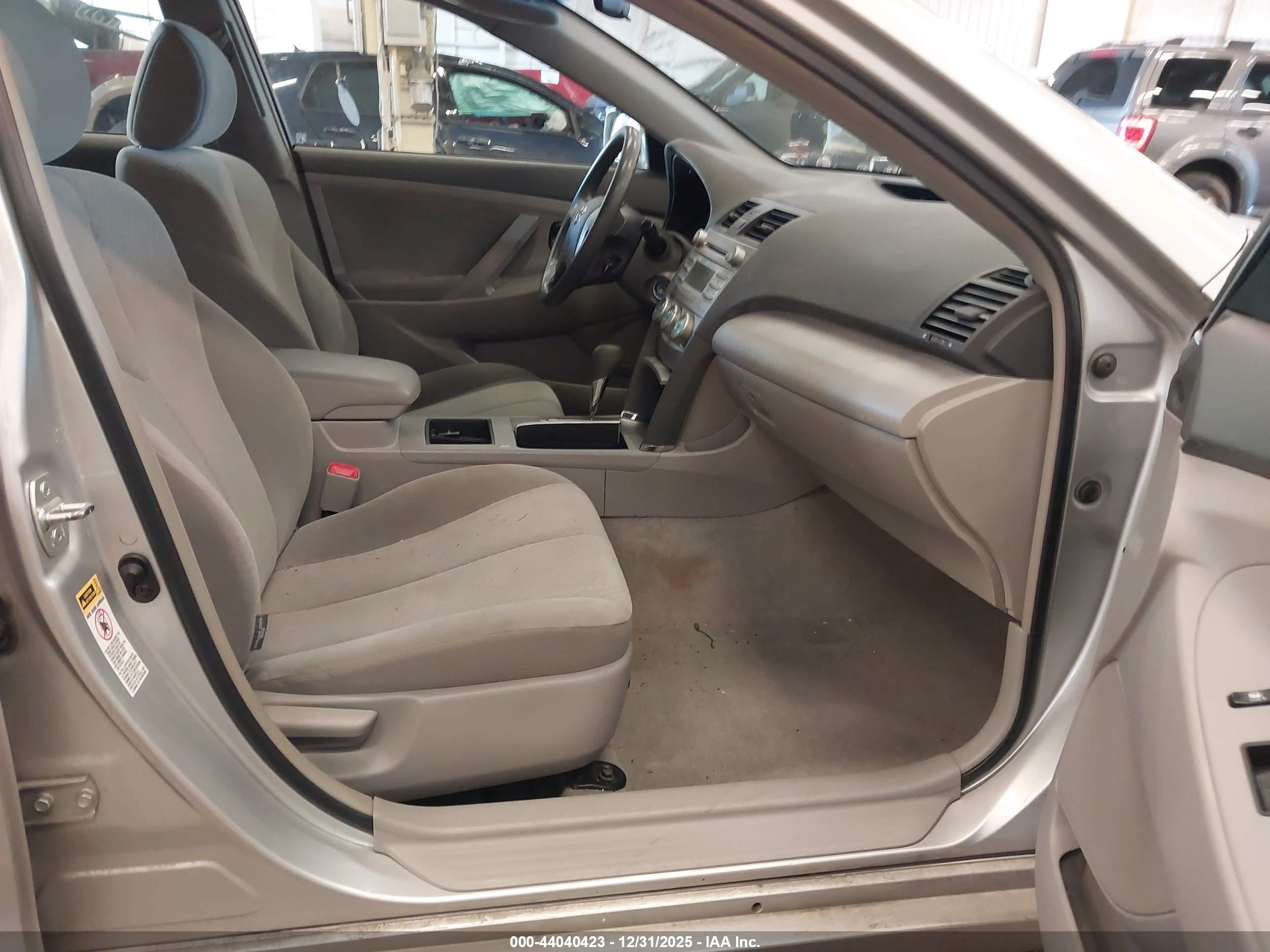 TOYOTA CAMRY image 5