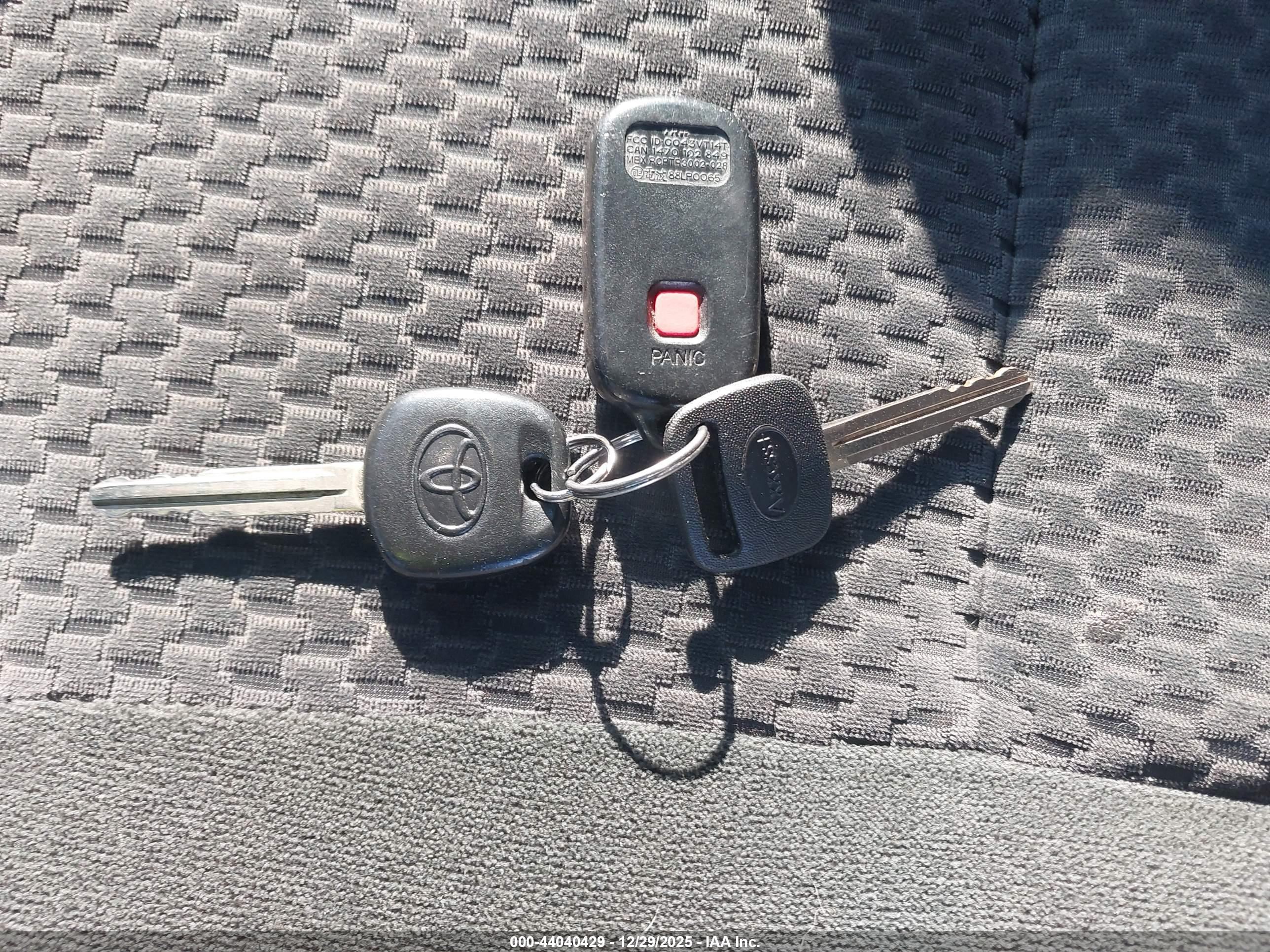TOYOTA COROLLA image 11