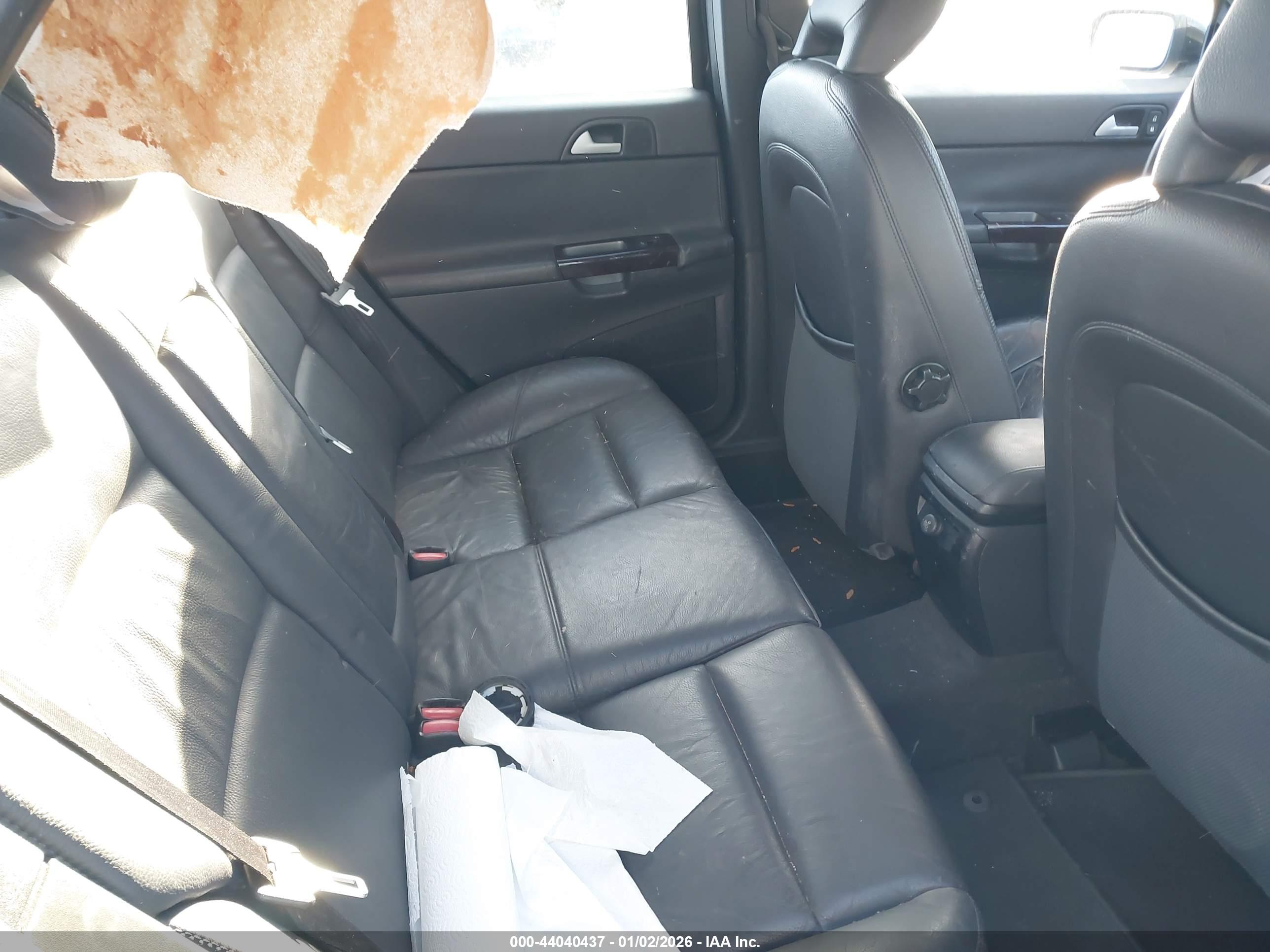 VOLVO S40 image 8