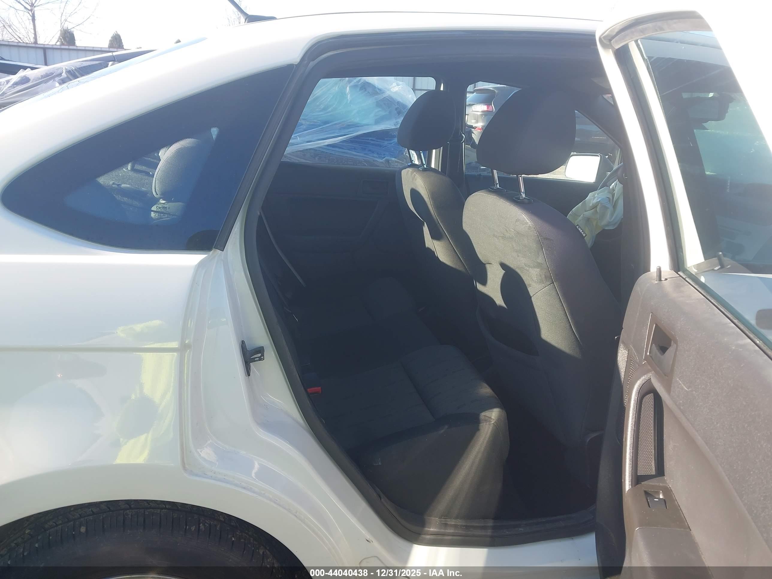 FORD FOCUS image 8
