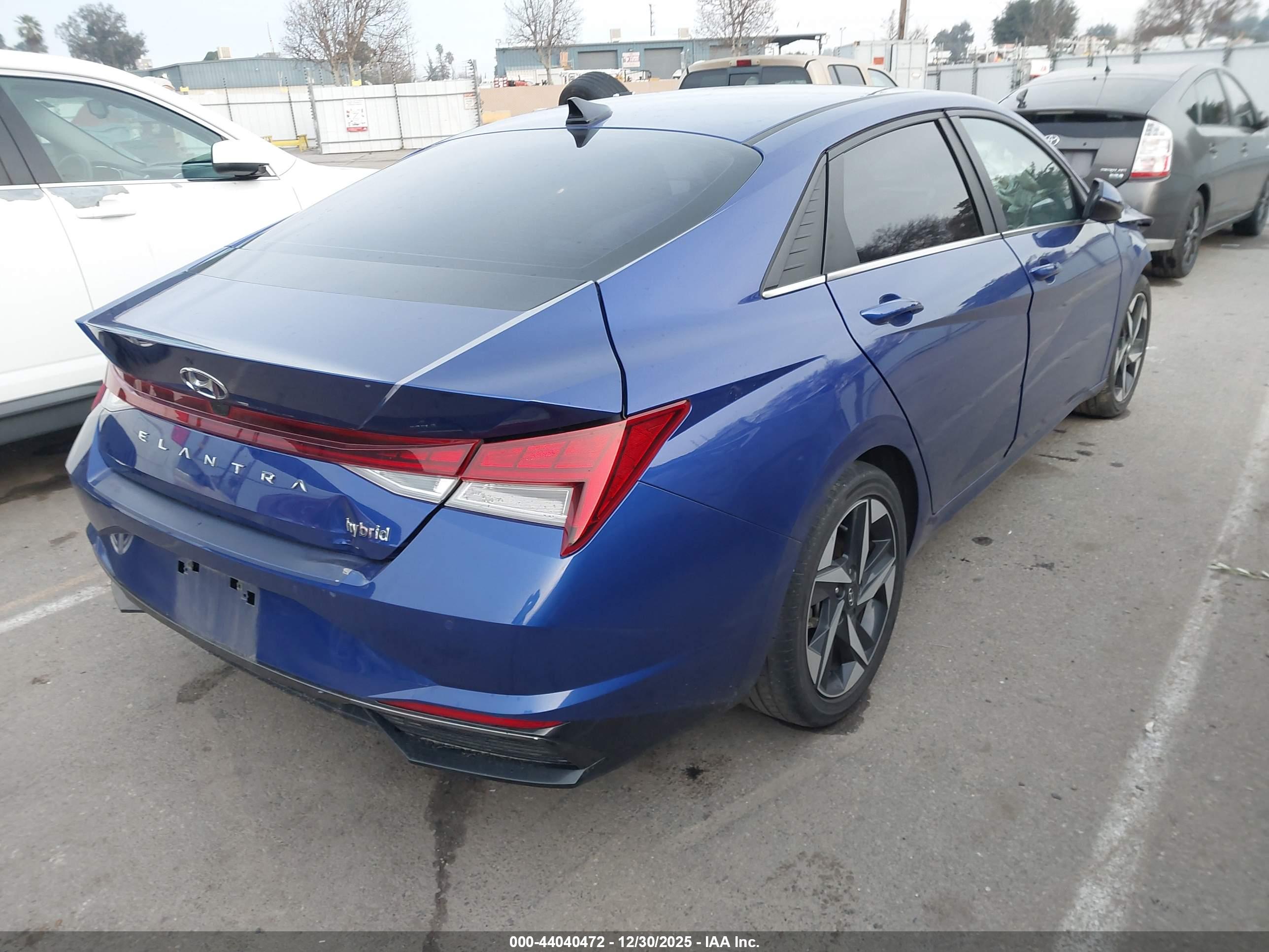 HYUNDAI ELANTRA image 4
