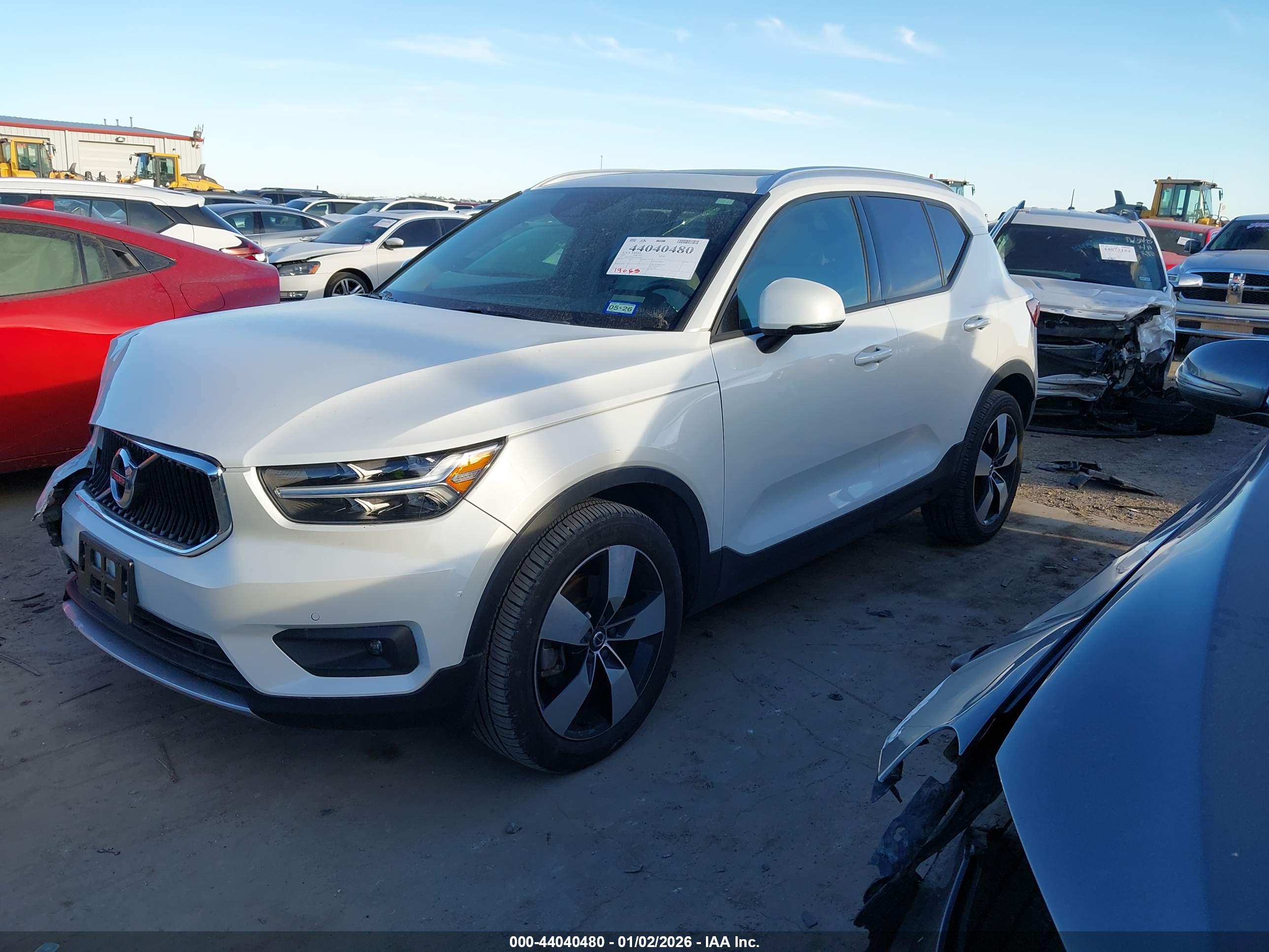 VOLVO XC40 image 2