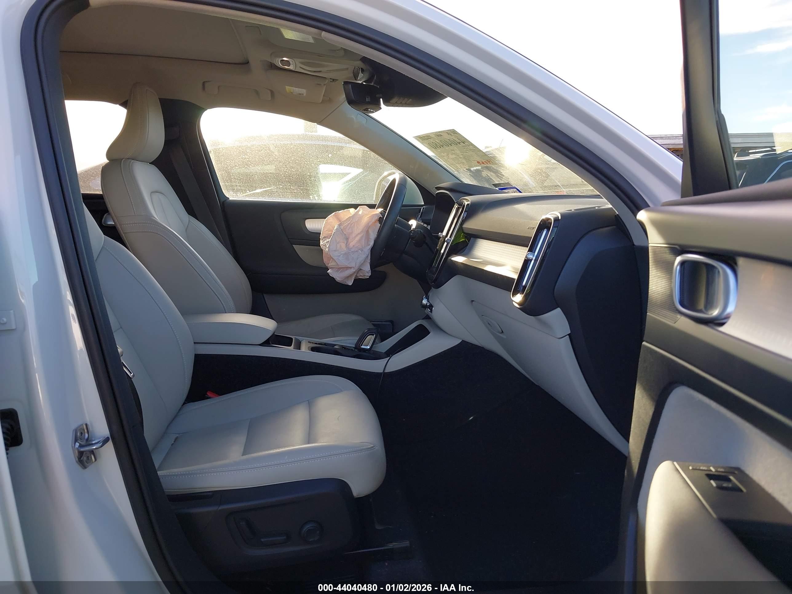 VOLVO XC40 image 5