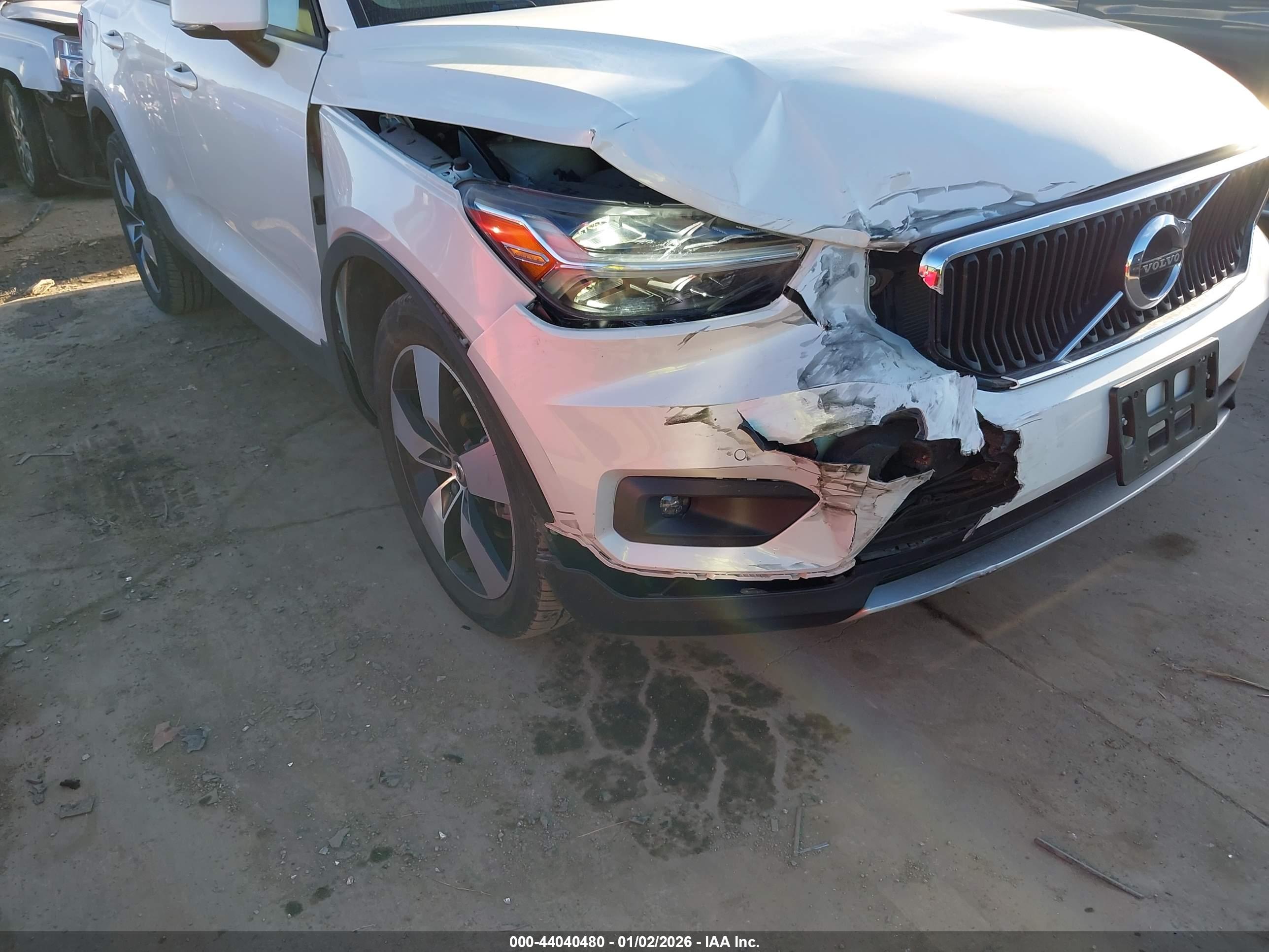VOLVO XC40 image 6