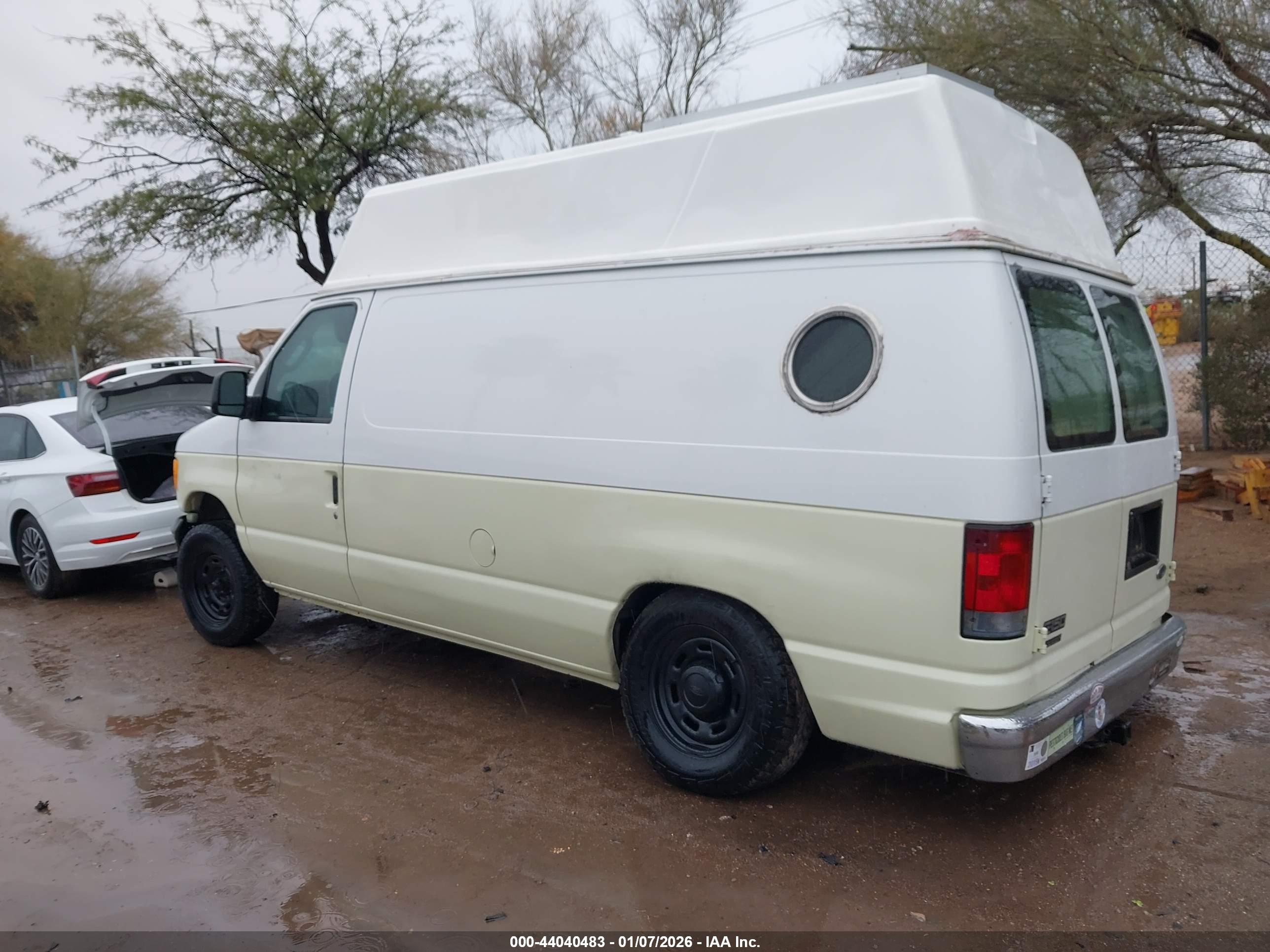 FORD E-150 image 3