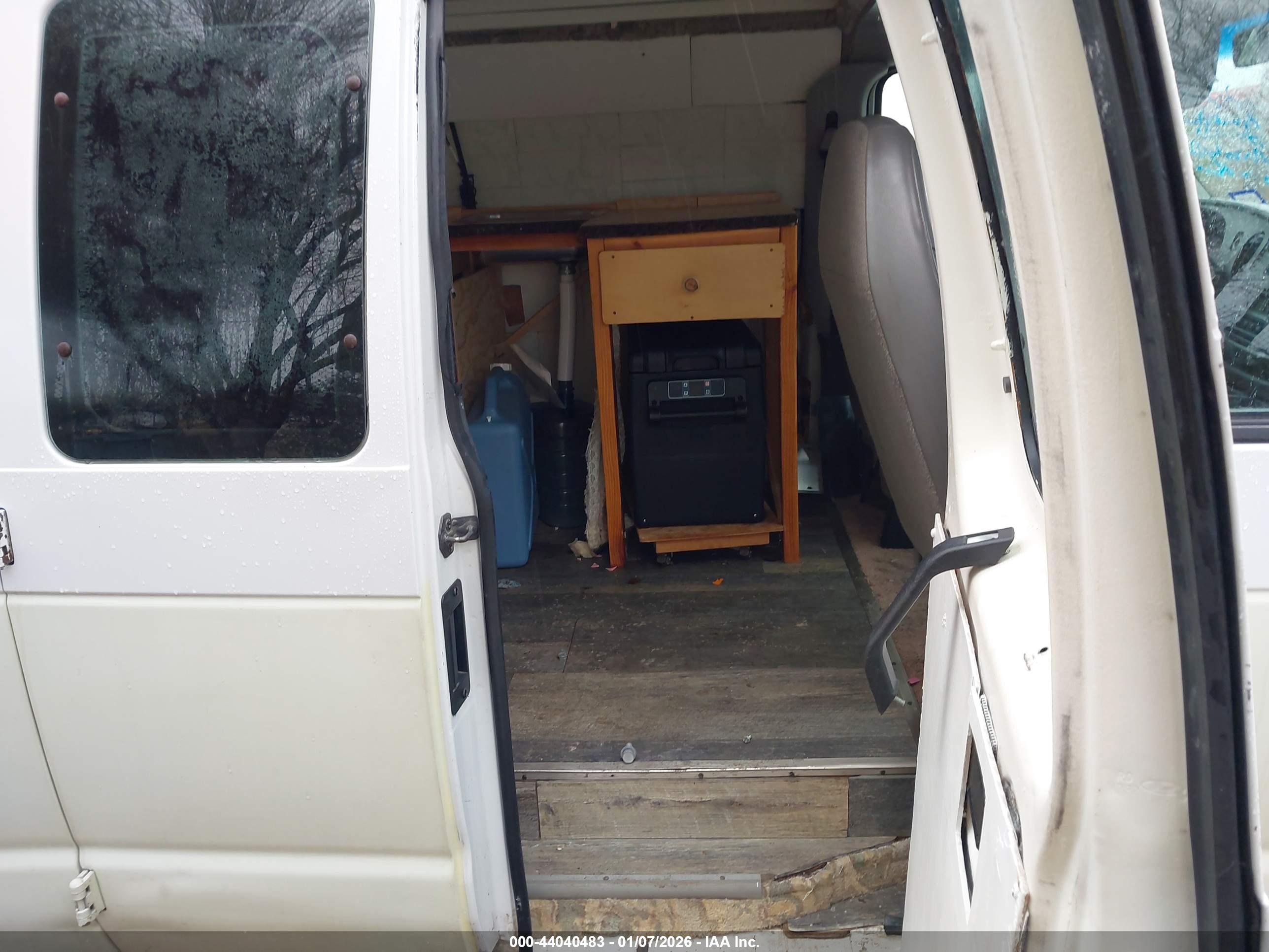 FORD E-150 image 8