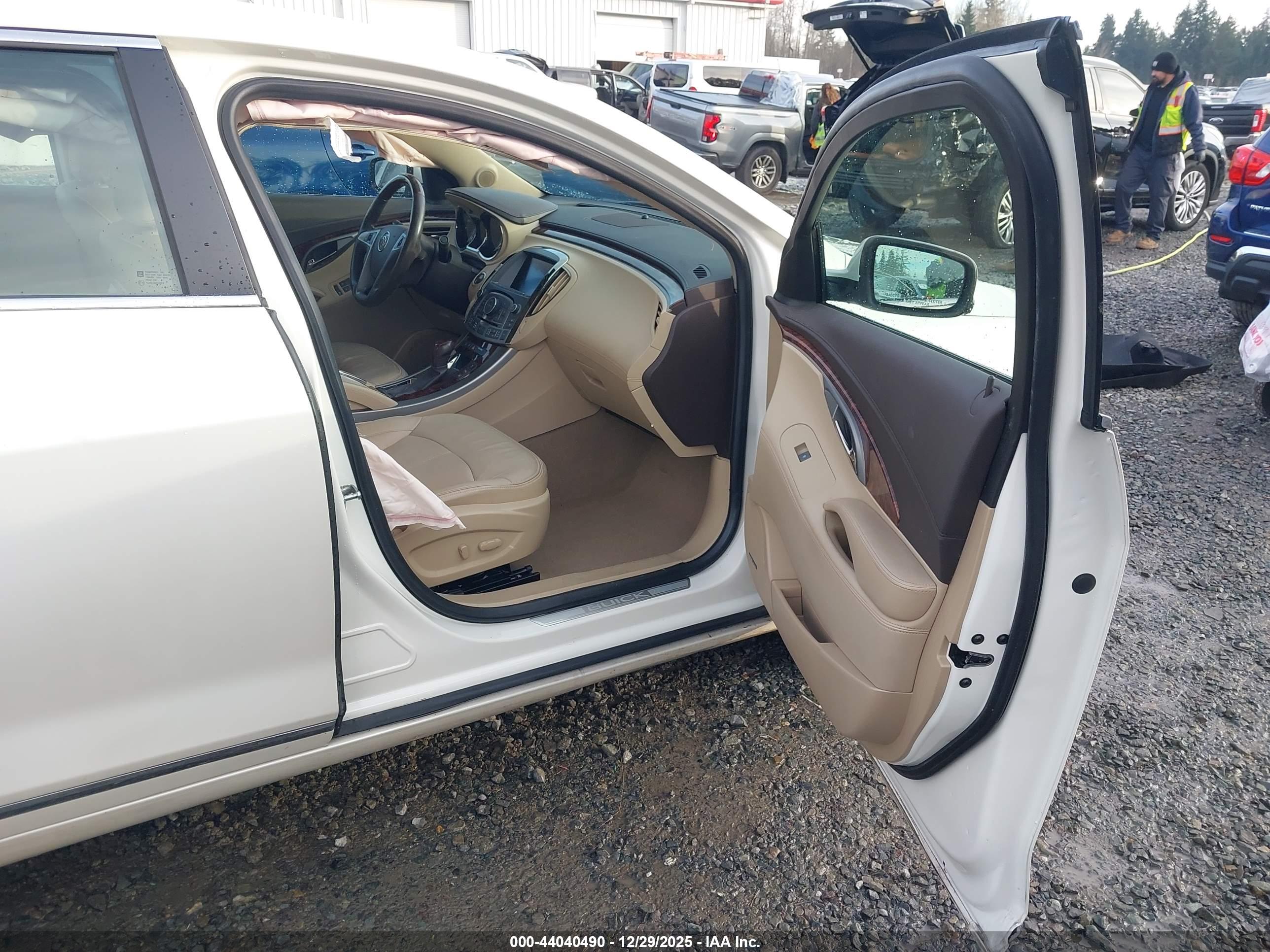 BUICK LACROSSE image 5