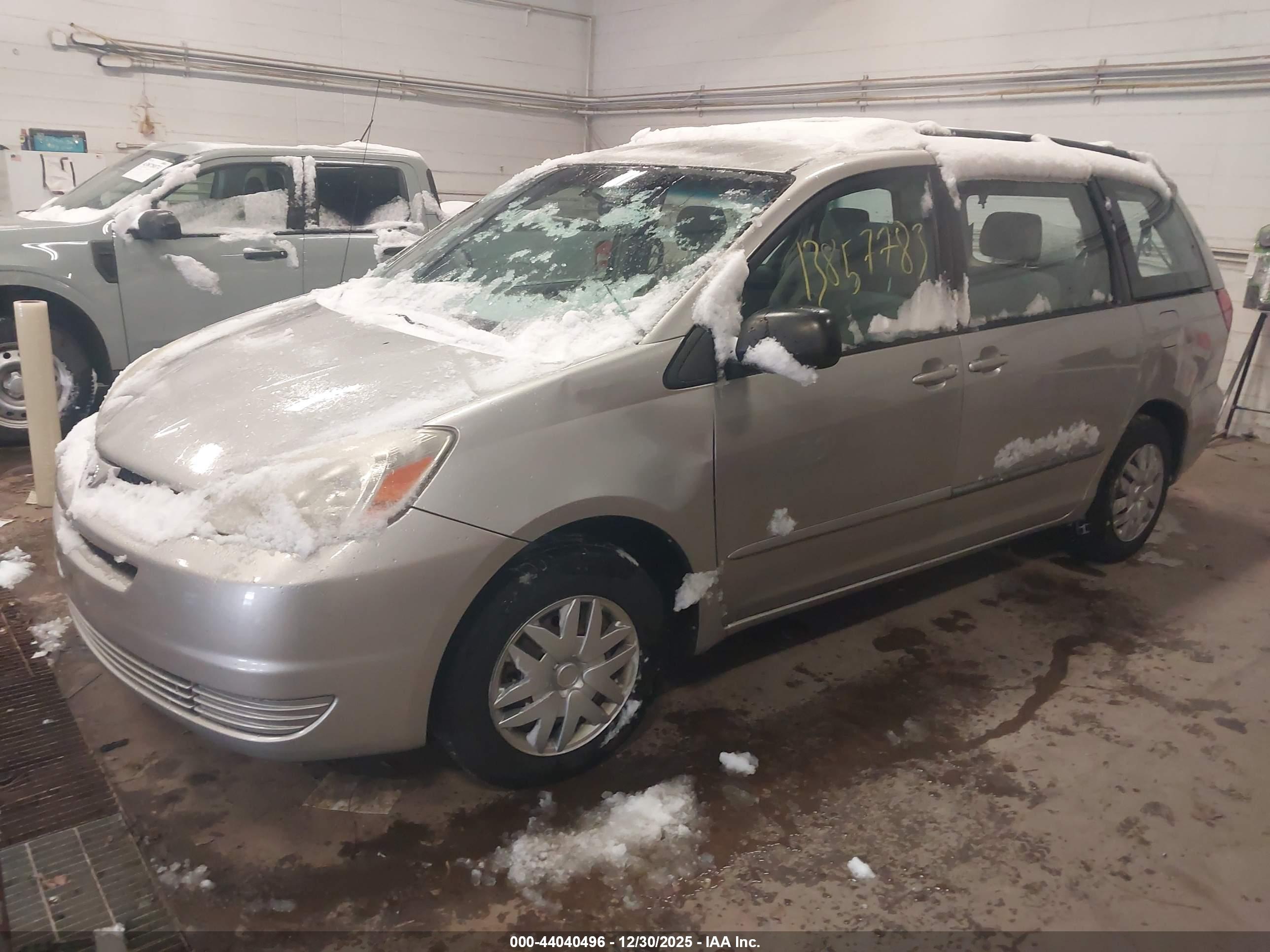 TOYOTA SIENNA image 2