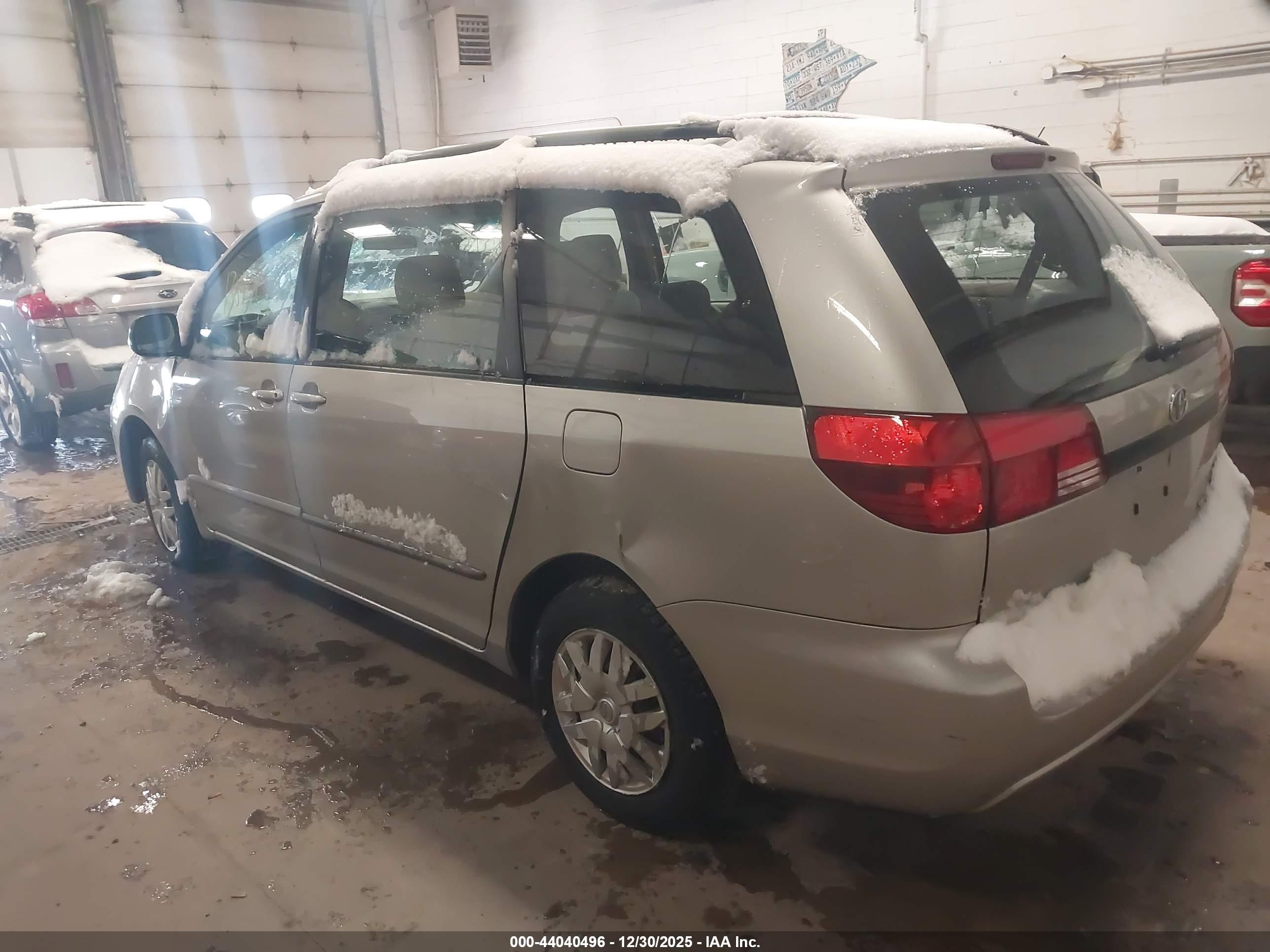 TOYOTA SIENNA image 3