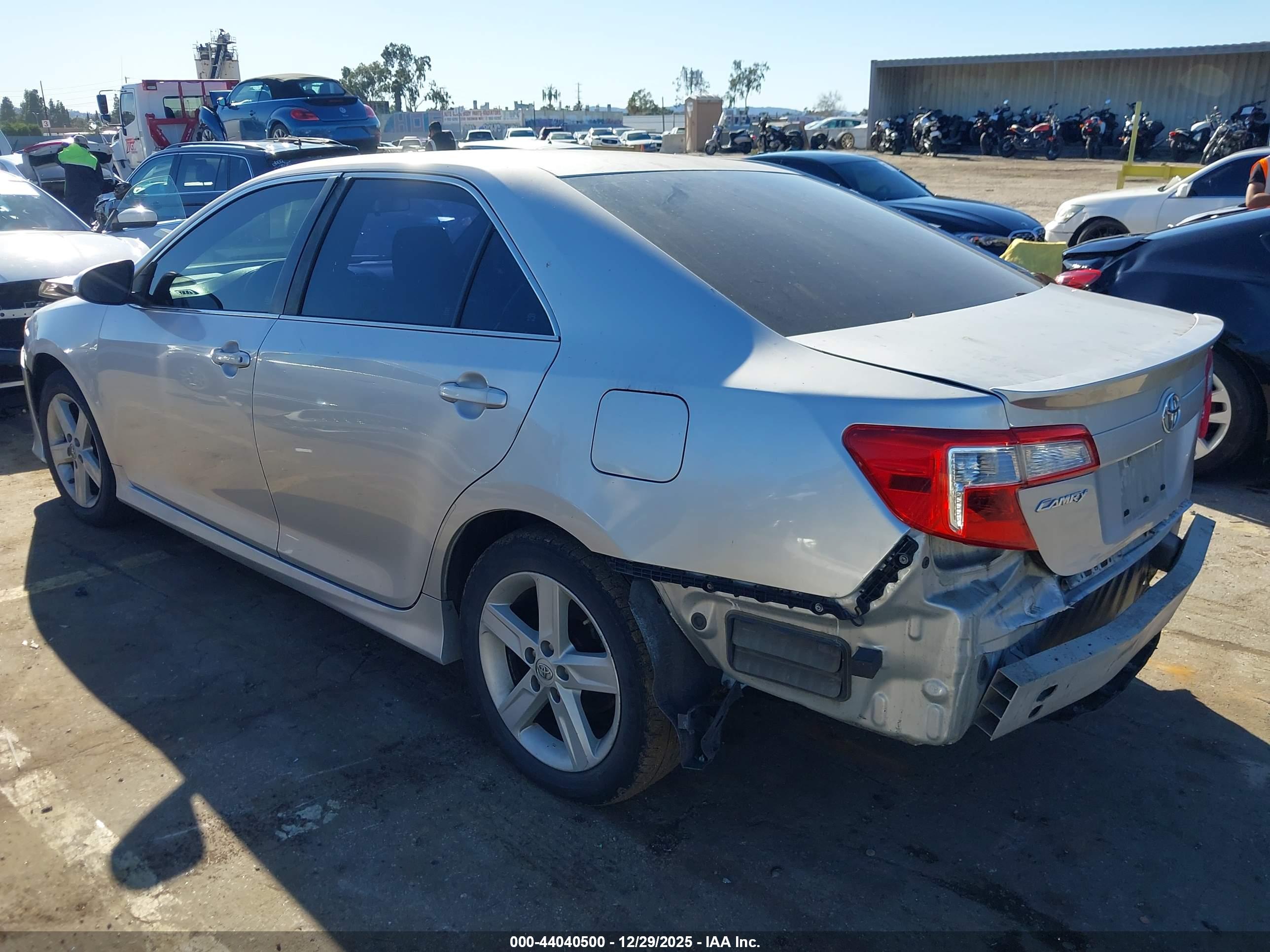 TOYOTA CAMRY image 3