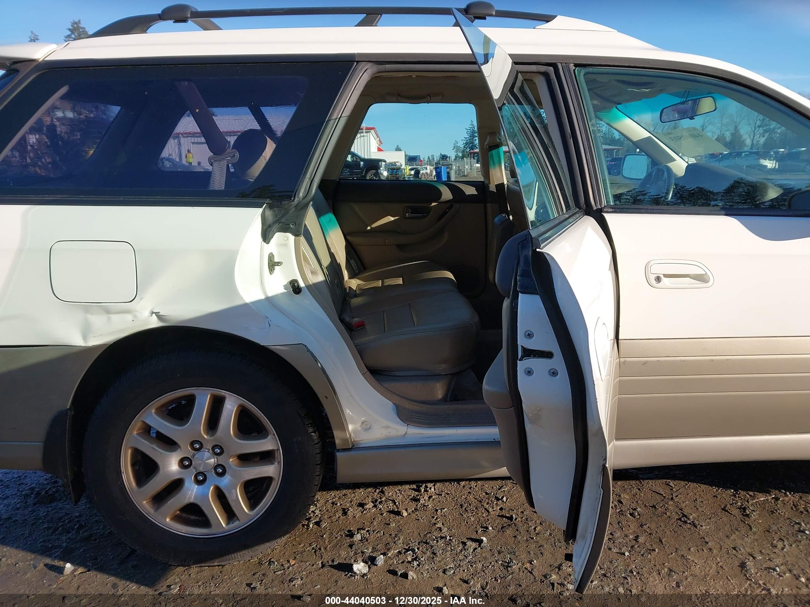 SUBARU OUTBACK image 8