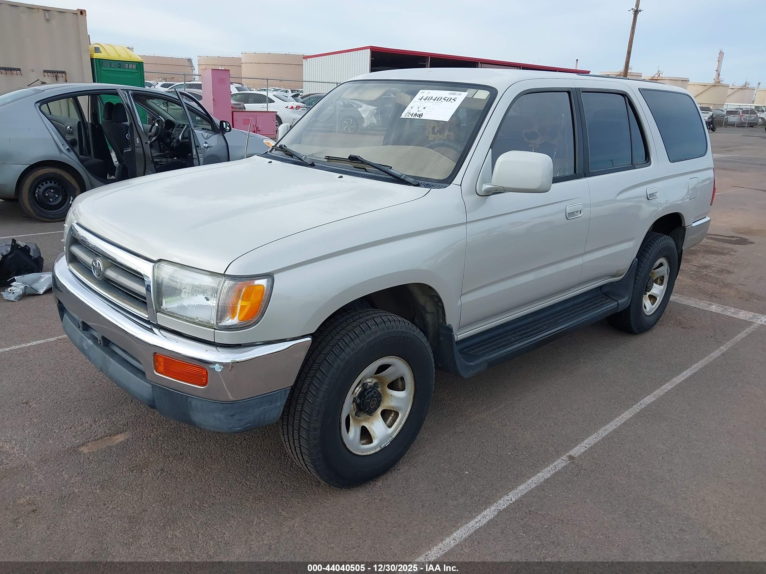 TOYOTA 4RUNNER image 2