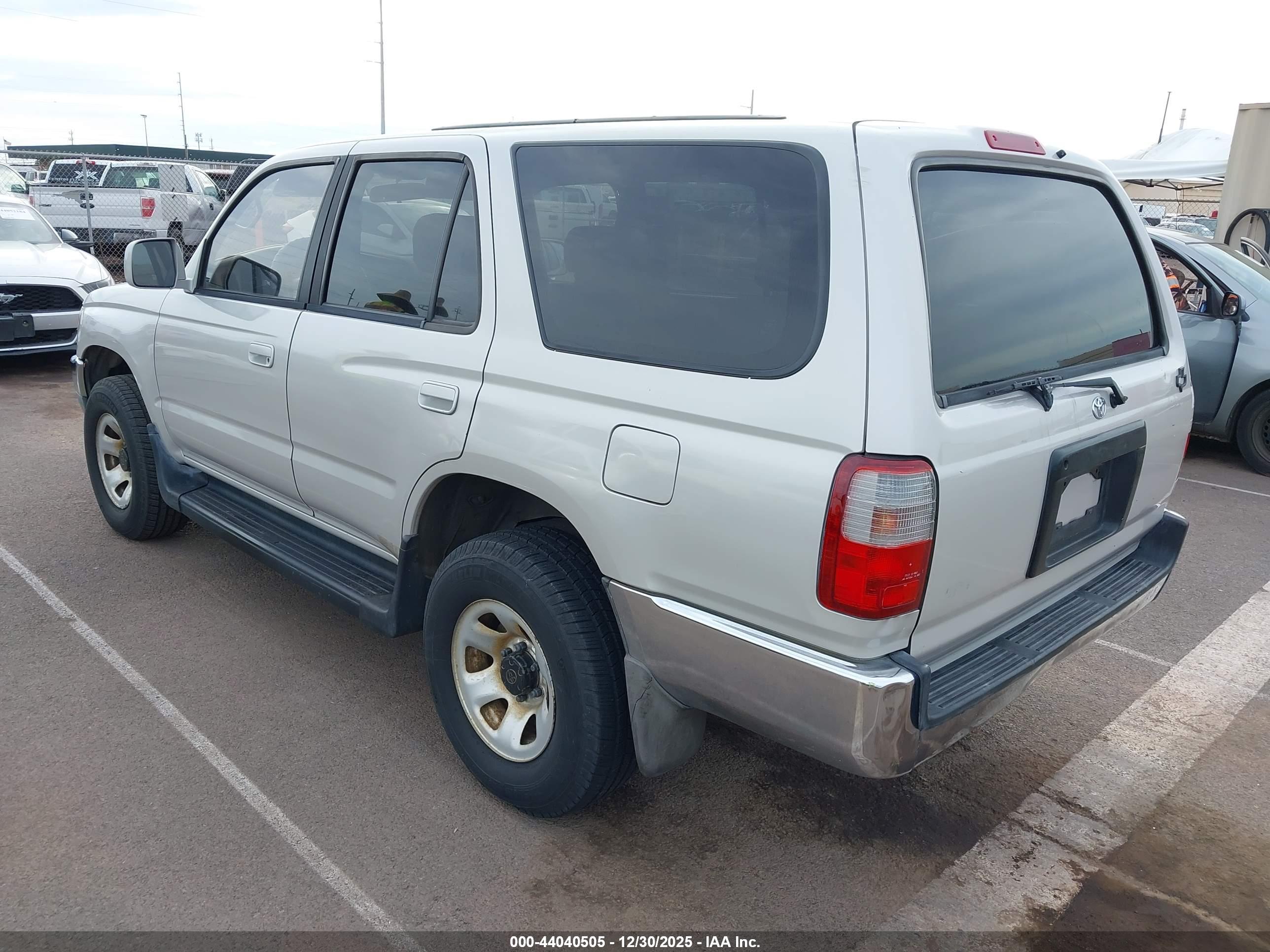TOYOTA 4RUNNER image 3
