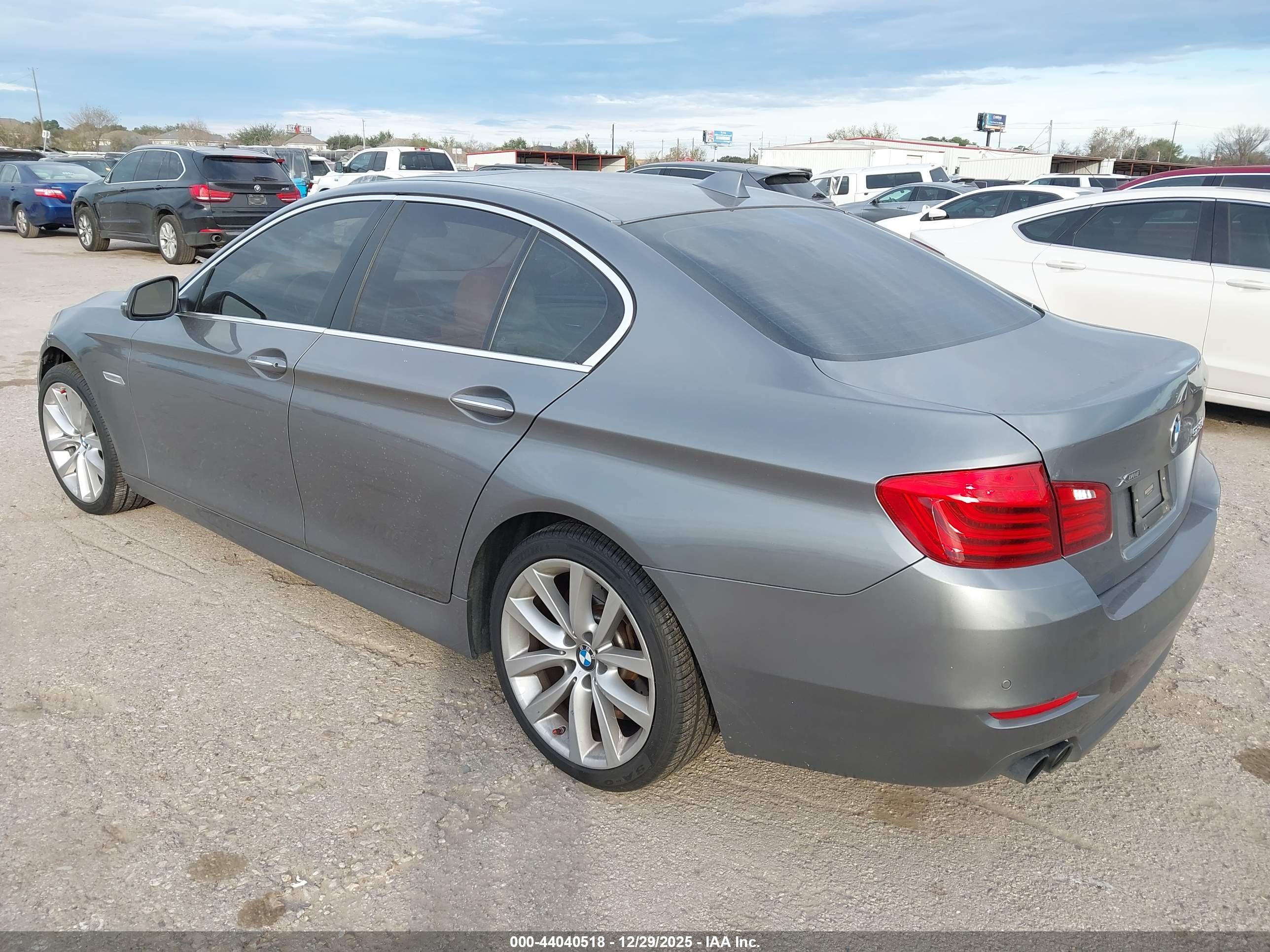 BMW 528I image 3