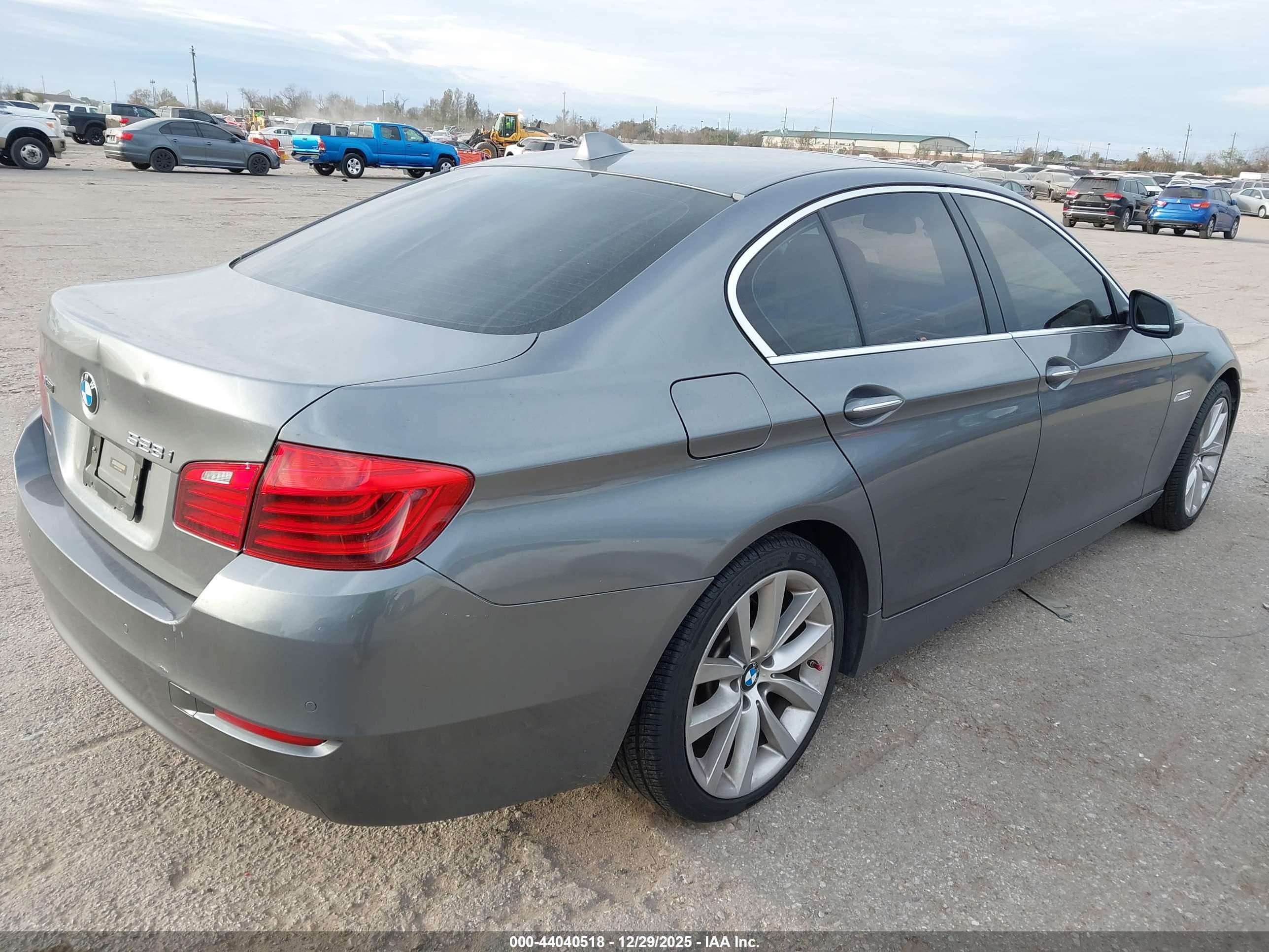 BMW 528I image 4