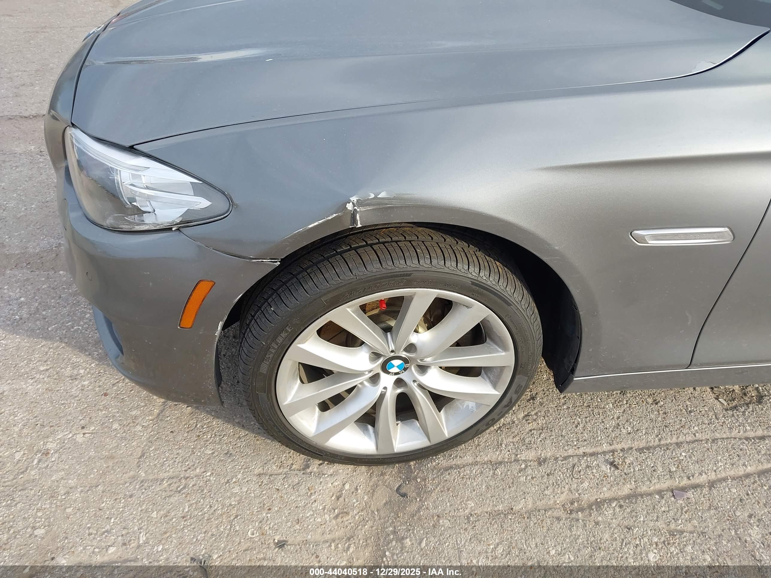 BMW 528I image 6