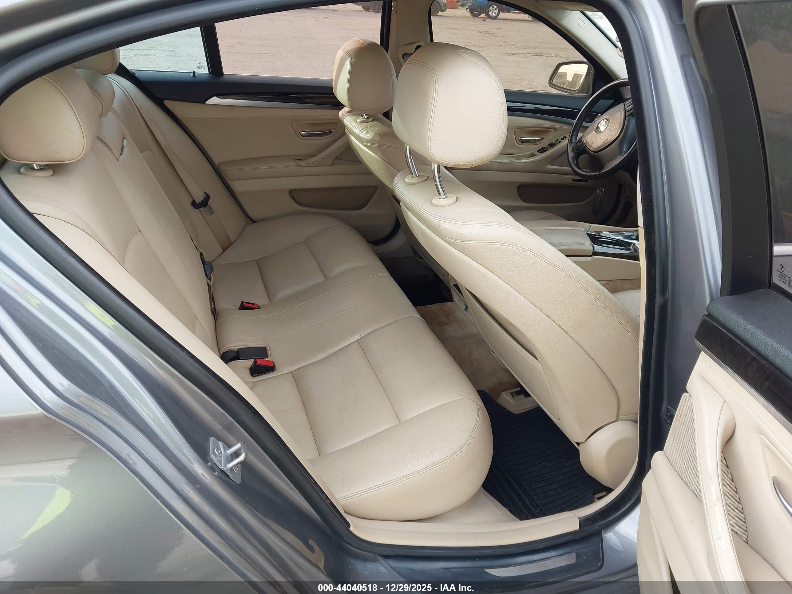 BMW 528I image 8