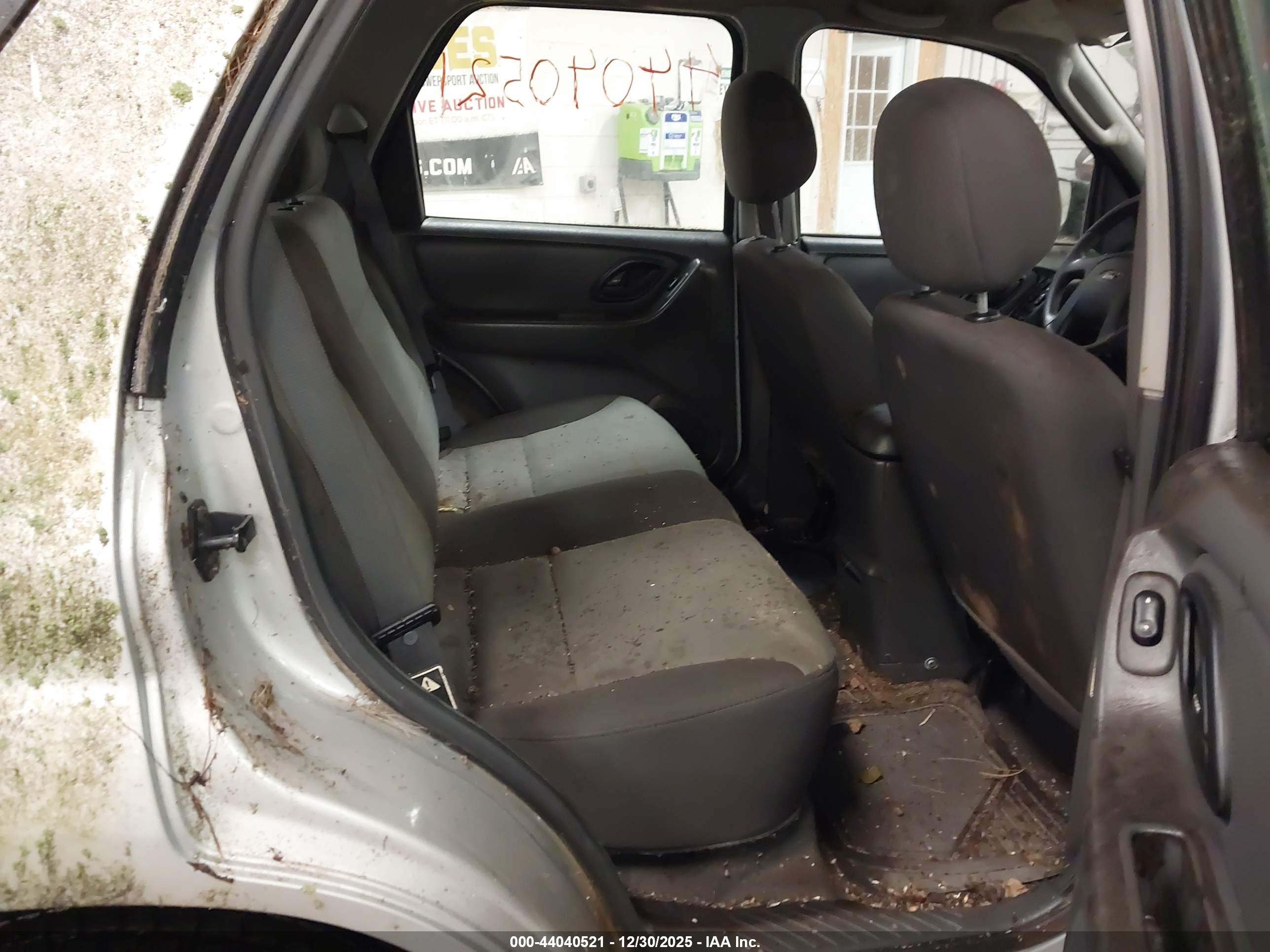 FORD ESCAPE image 8