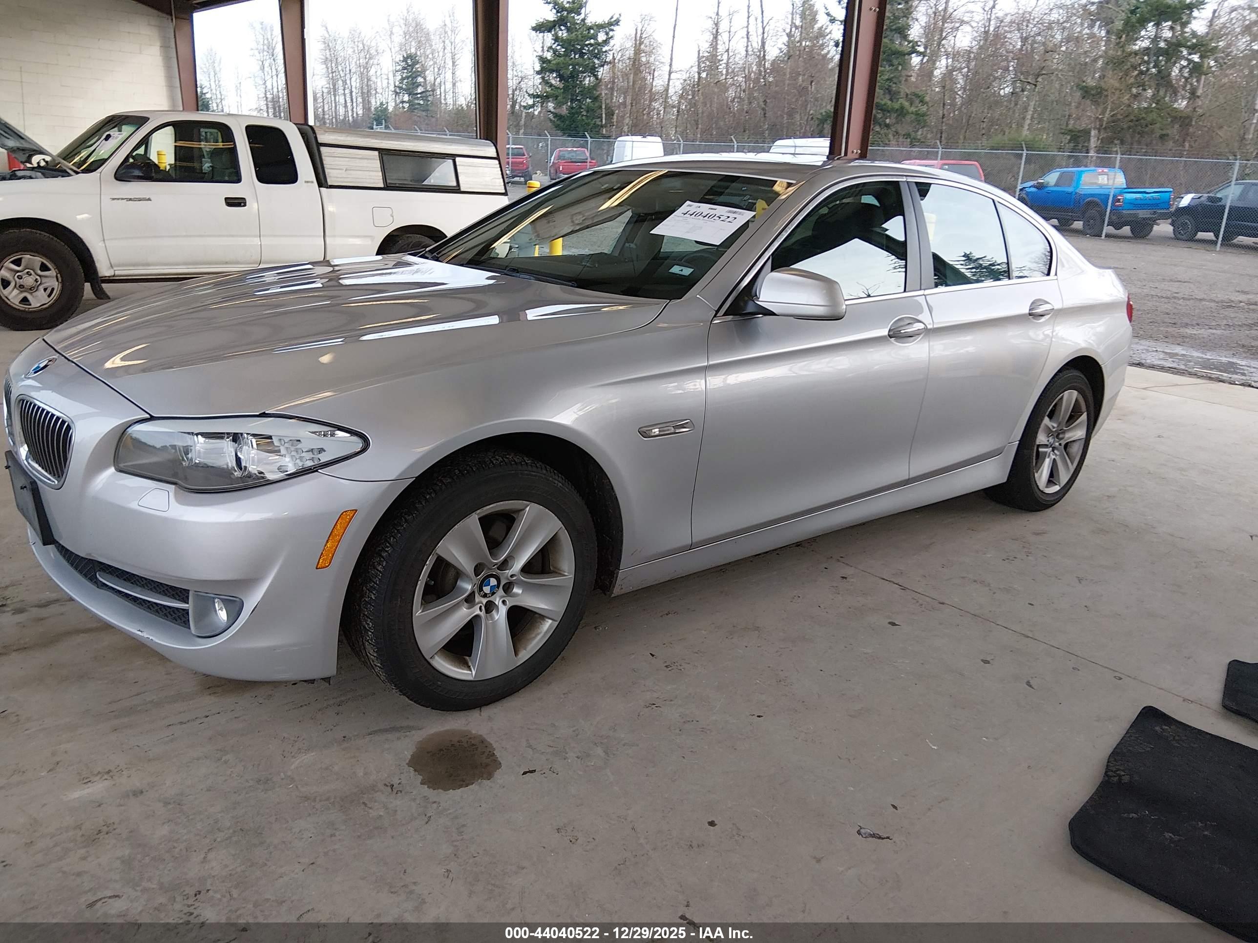 BMW 528I image 2