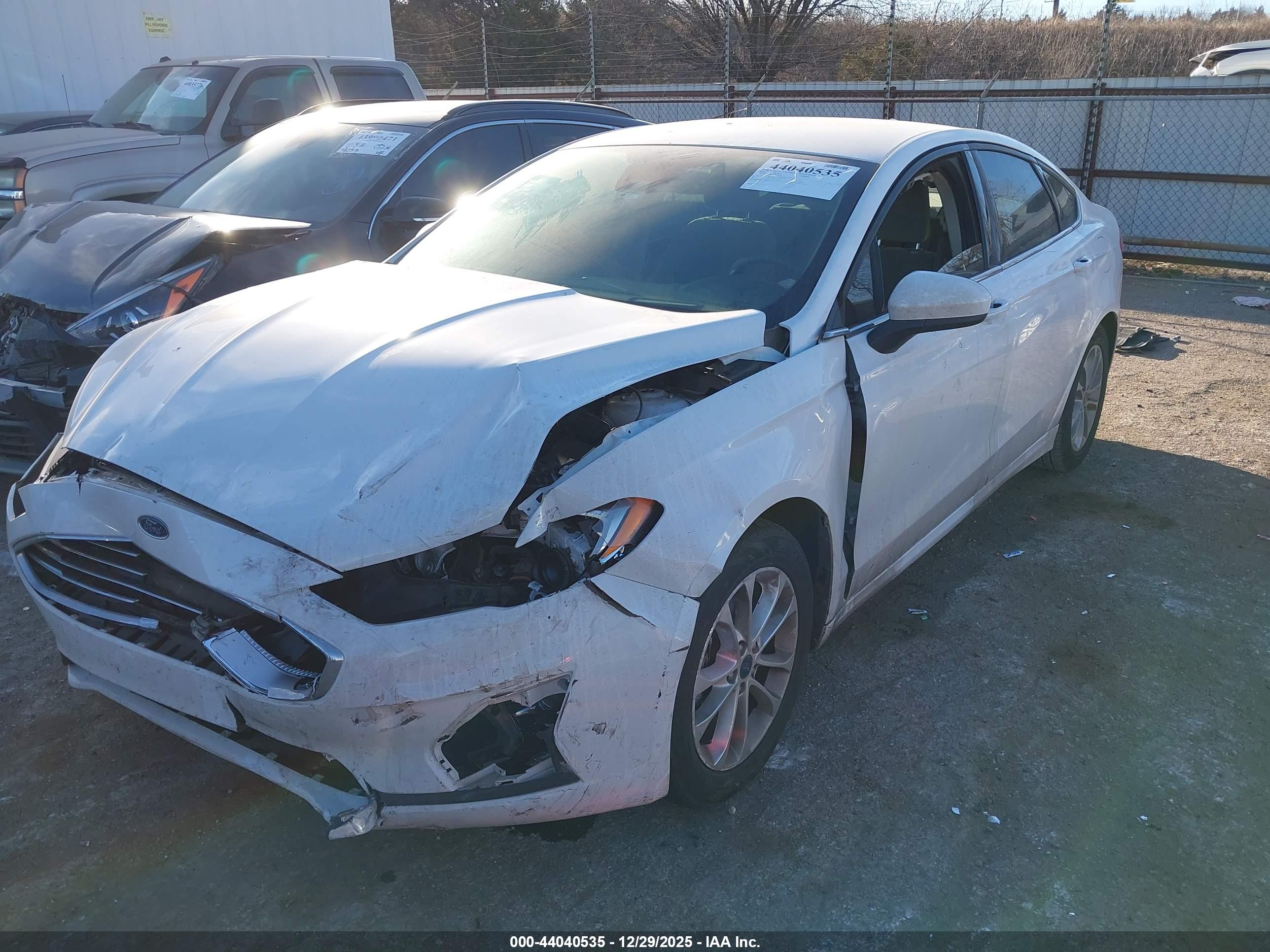 FORD FUSION image 2