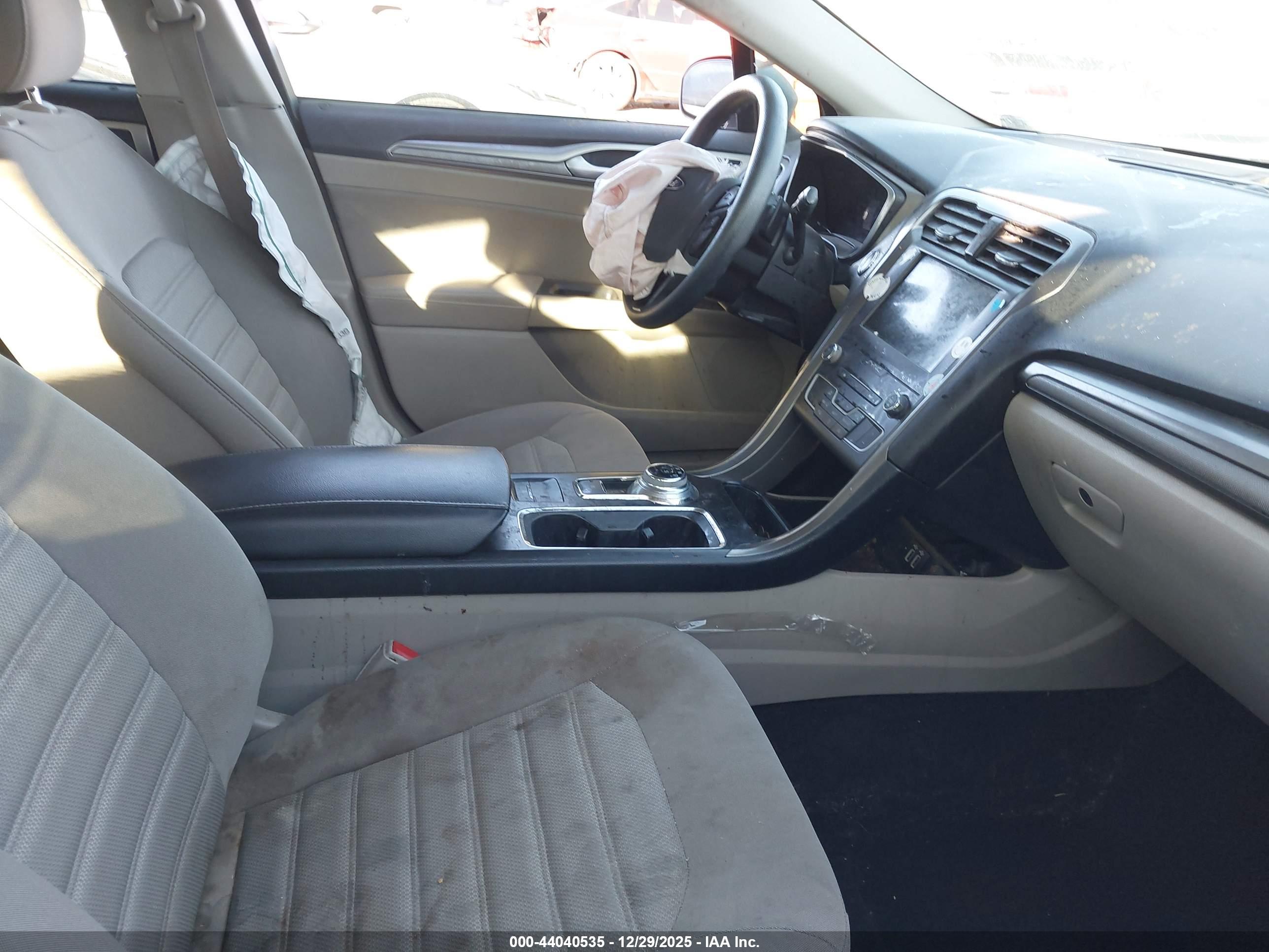 FORD FUSION image 5