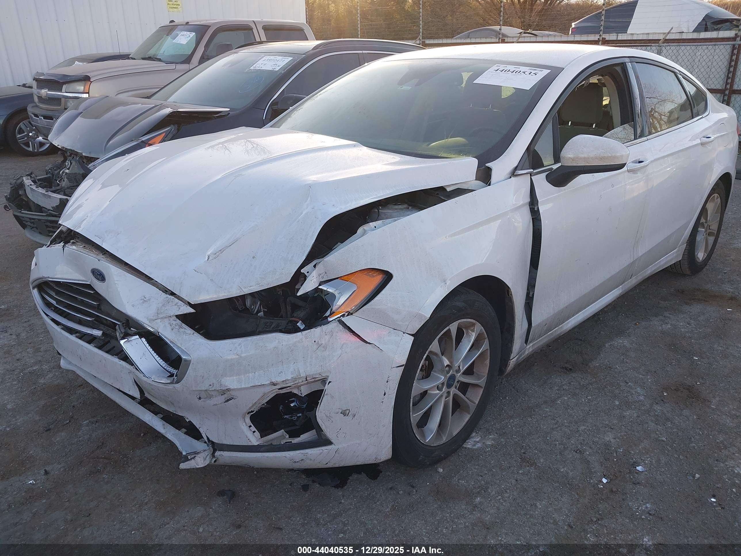 FORD FUSION image 6