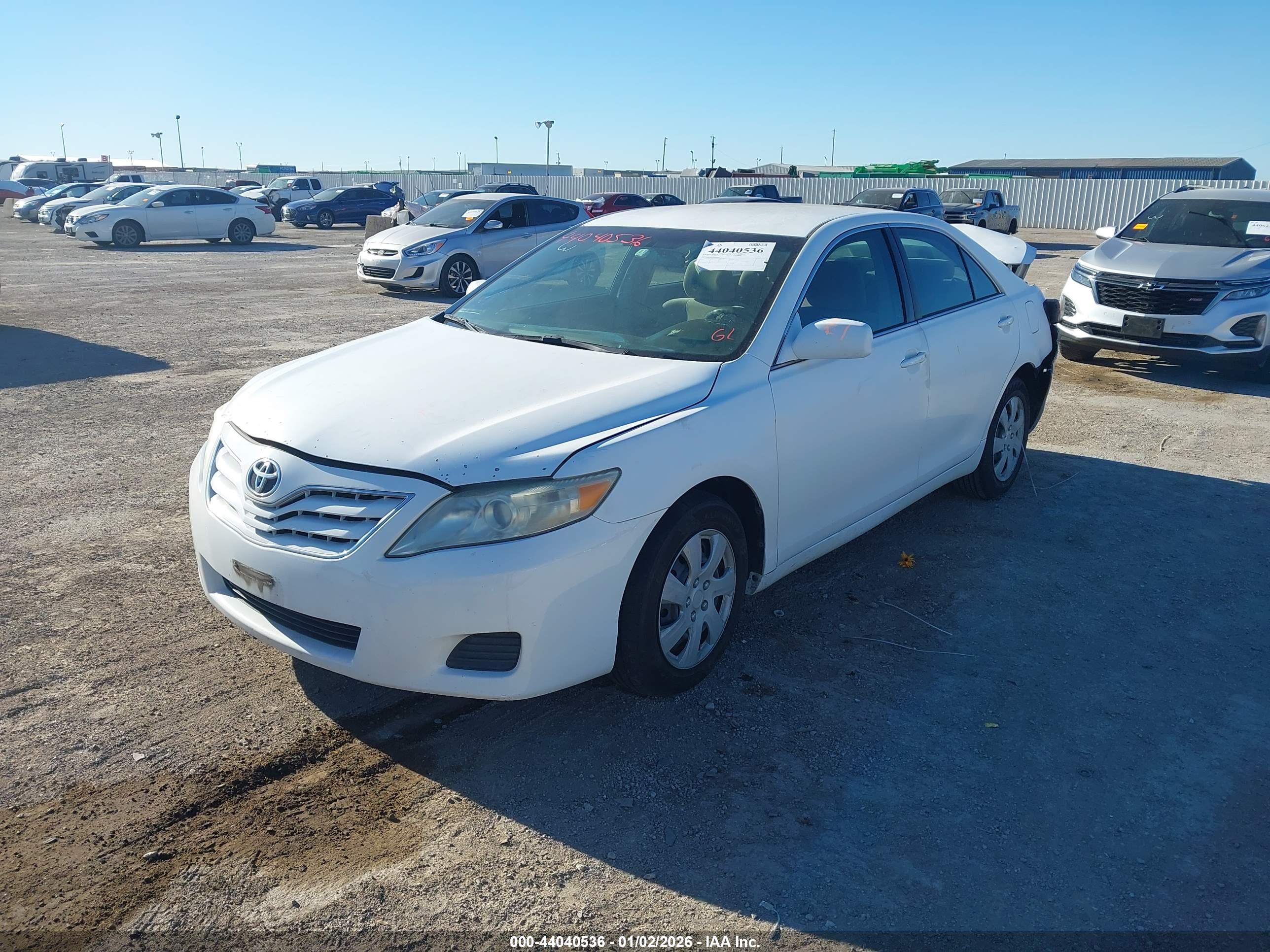 TOYOTA CAMRY image 2