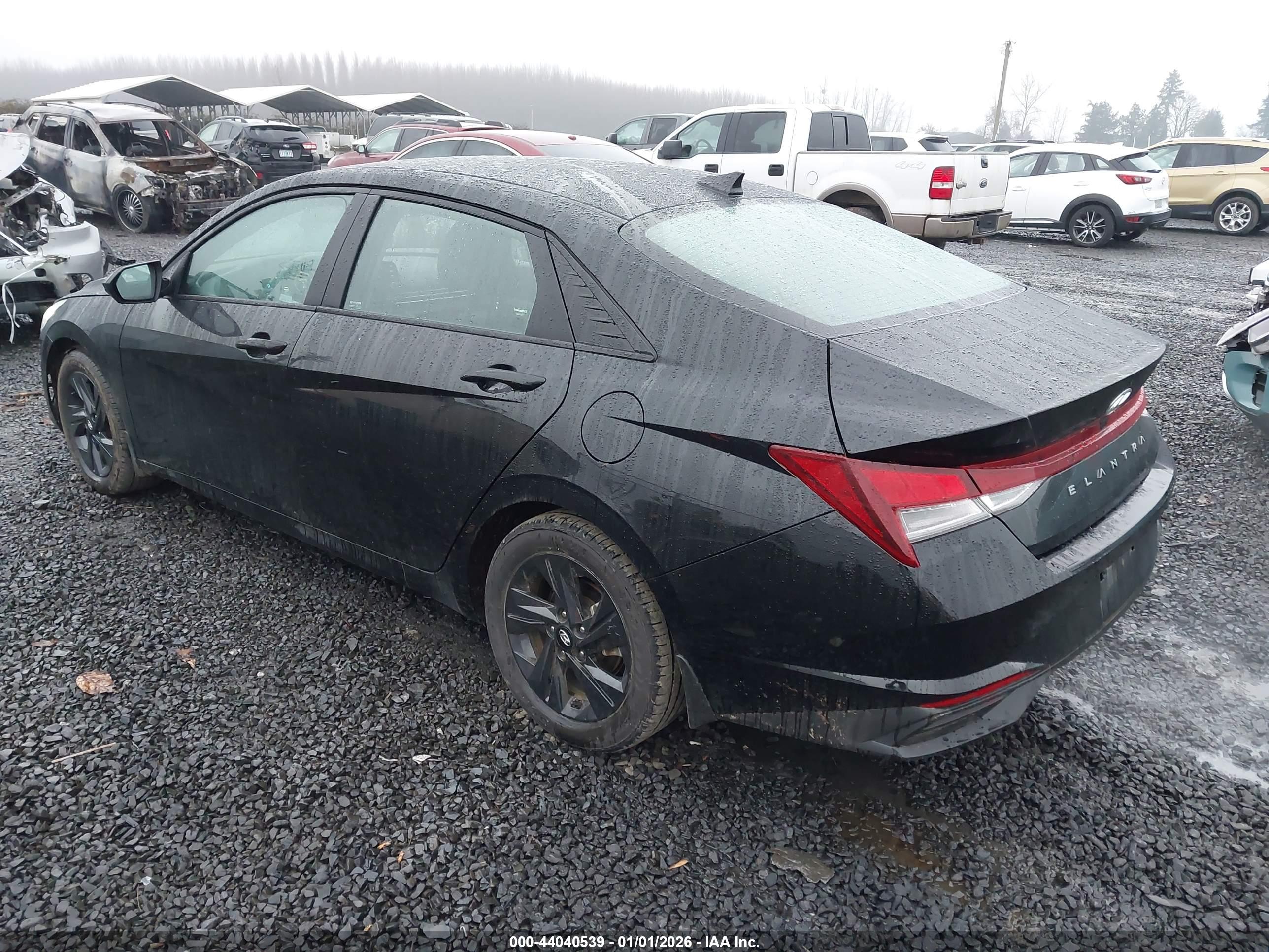 HYUNDAI ELANTRA image 3