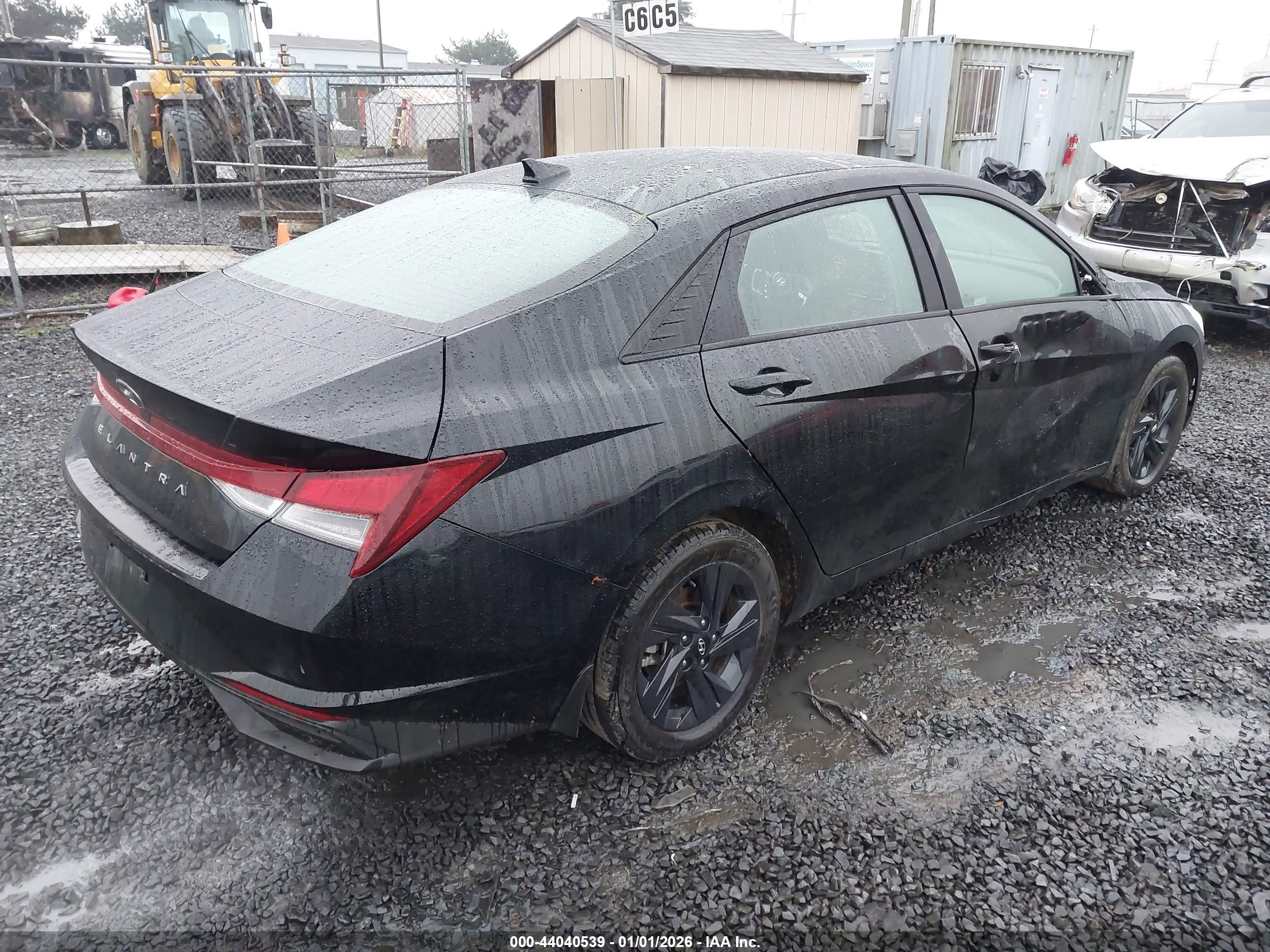 HYUNDAI ELANTRA image 4