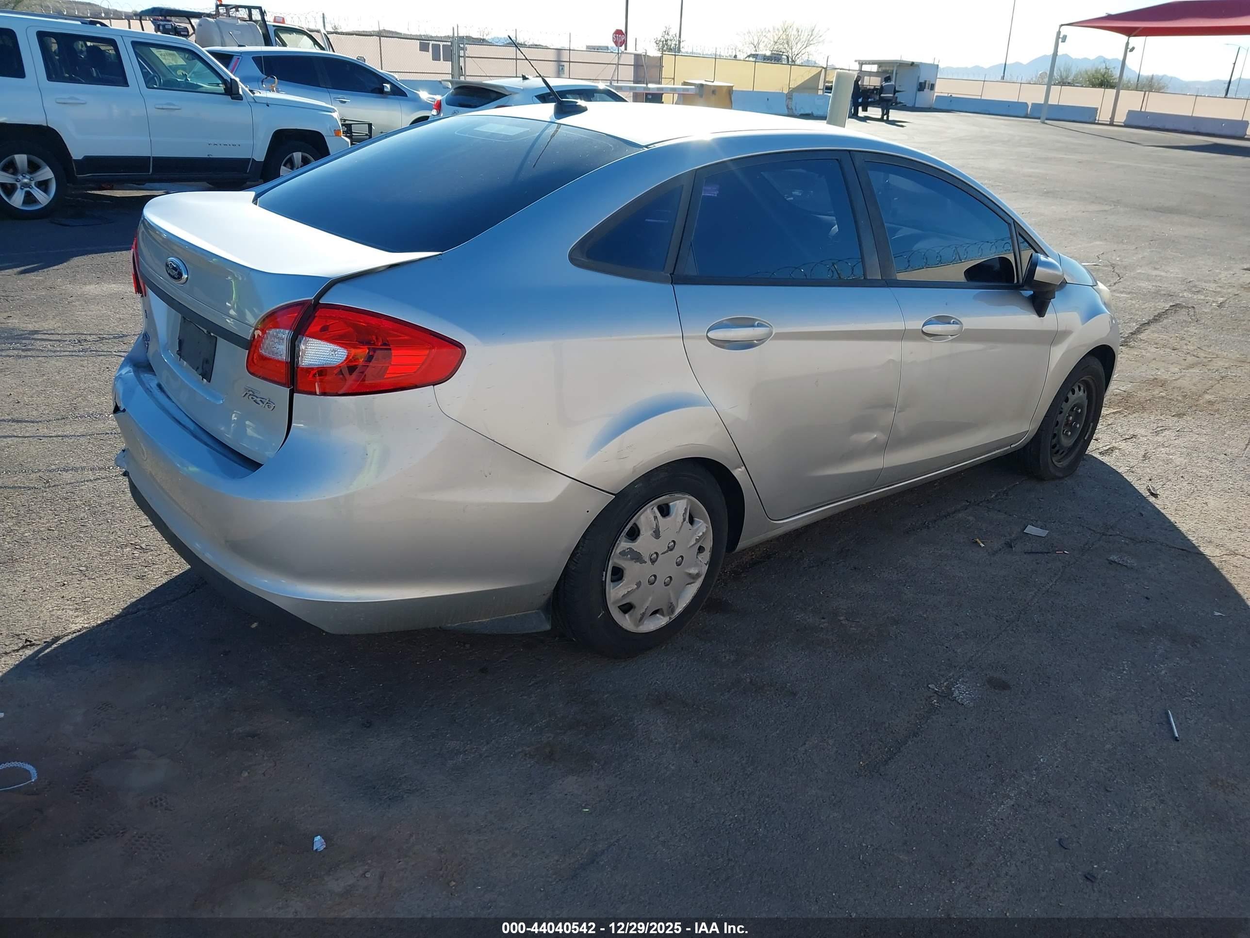 FORD FIESTA image 4