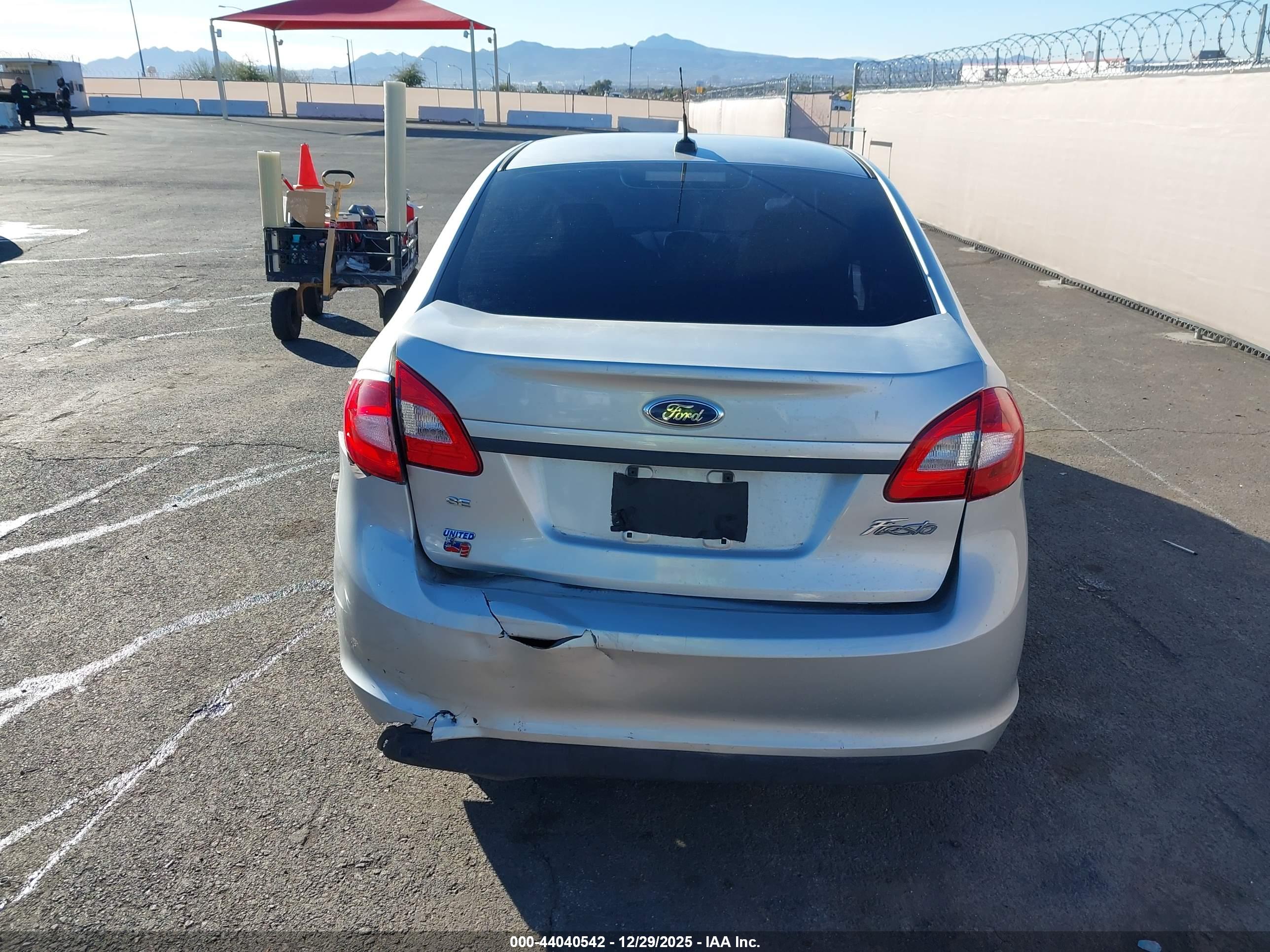 FORD FIESTA image 6