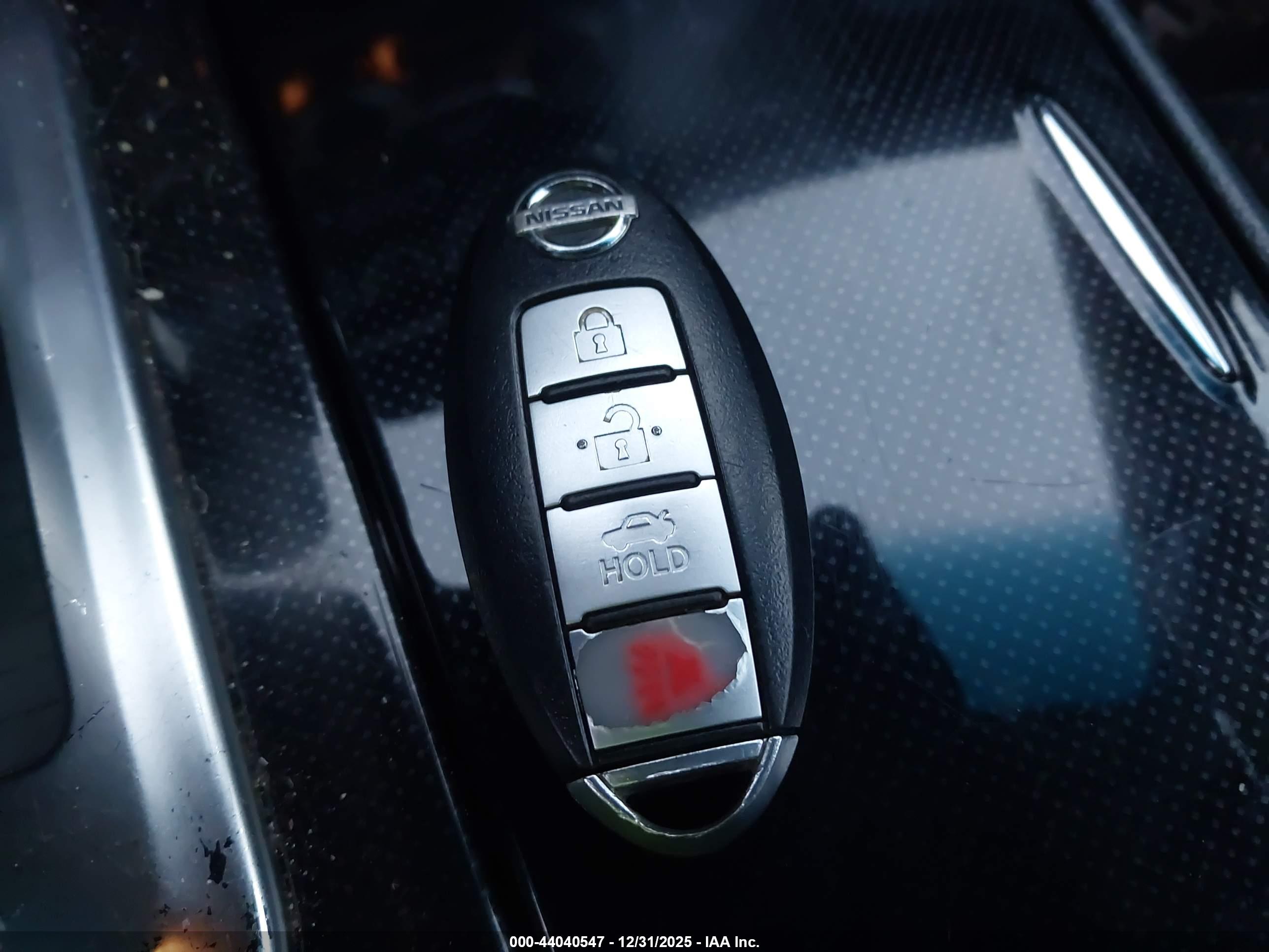NISSAN MAXIMA image 11