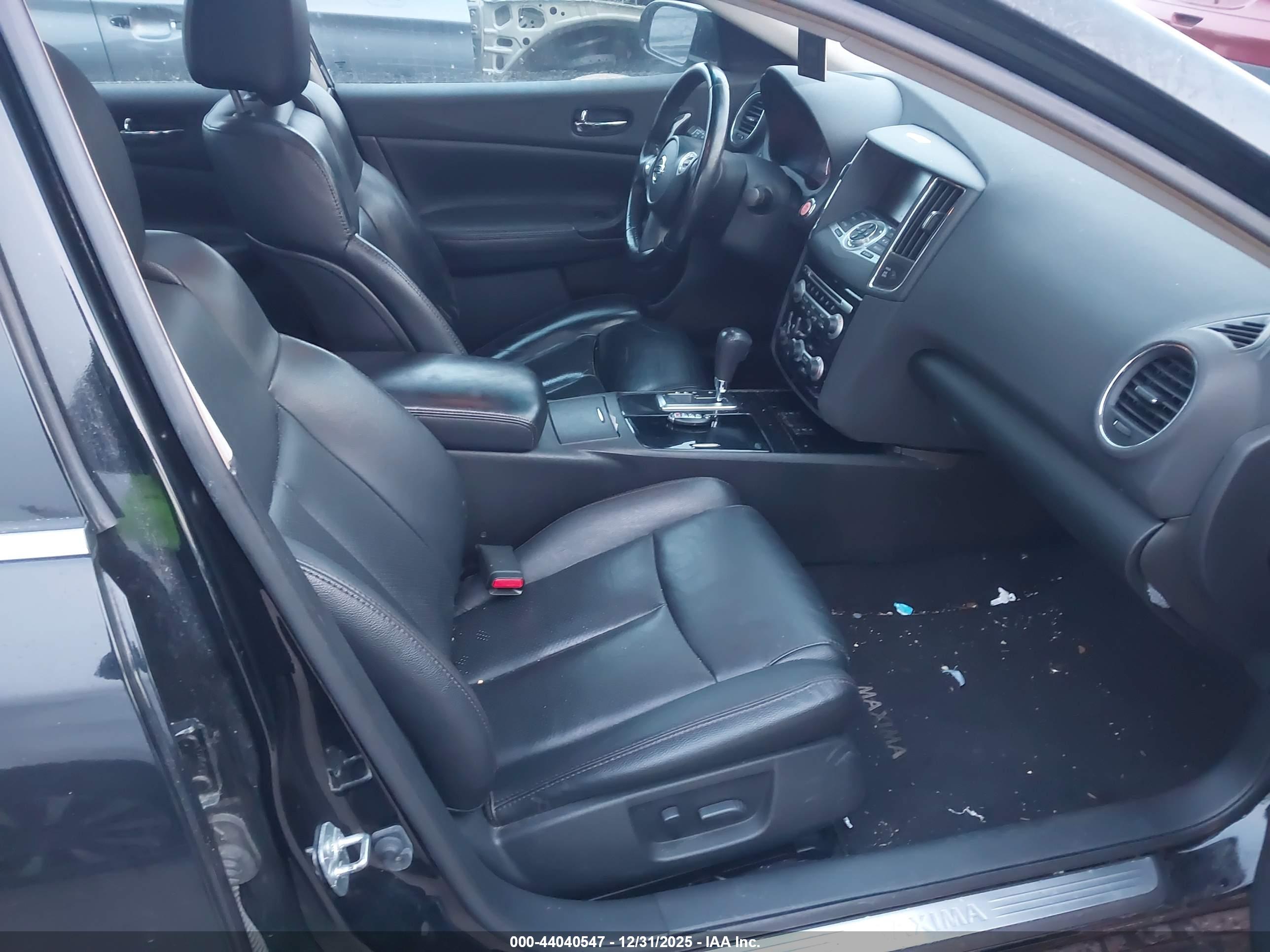 NISSAN MAXIMA image 5