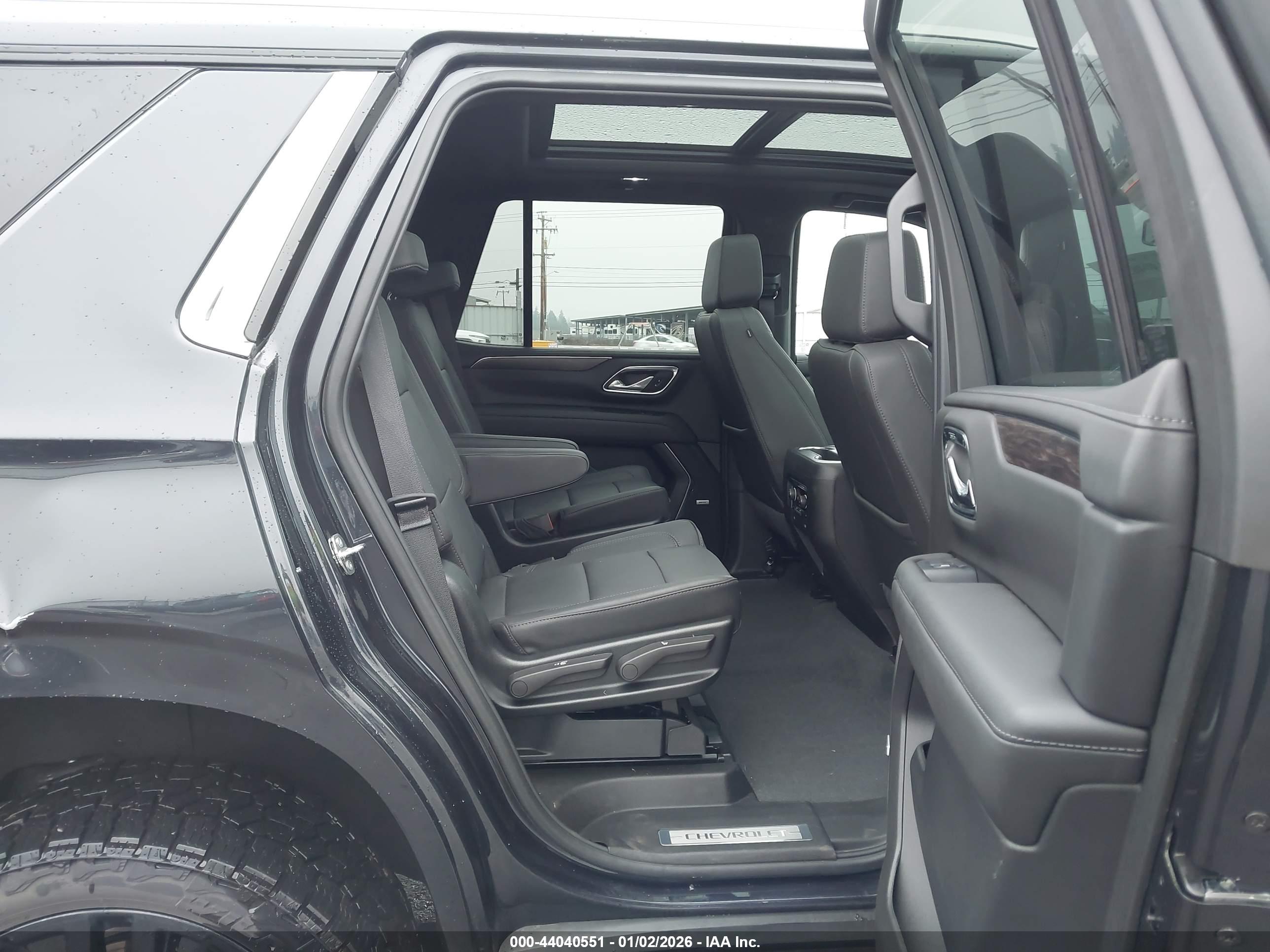 CHEVROLET TAHOE image 8