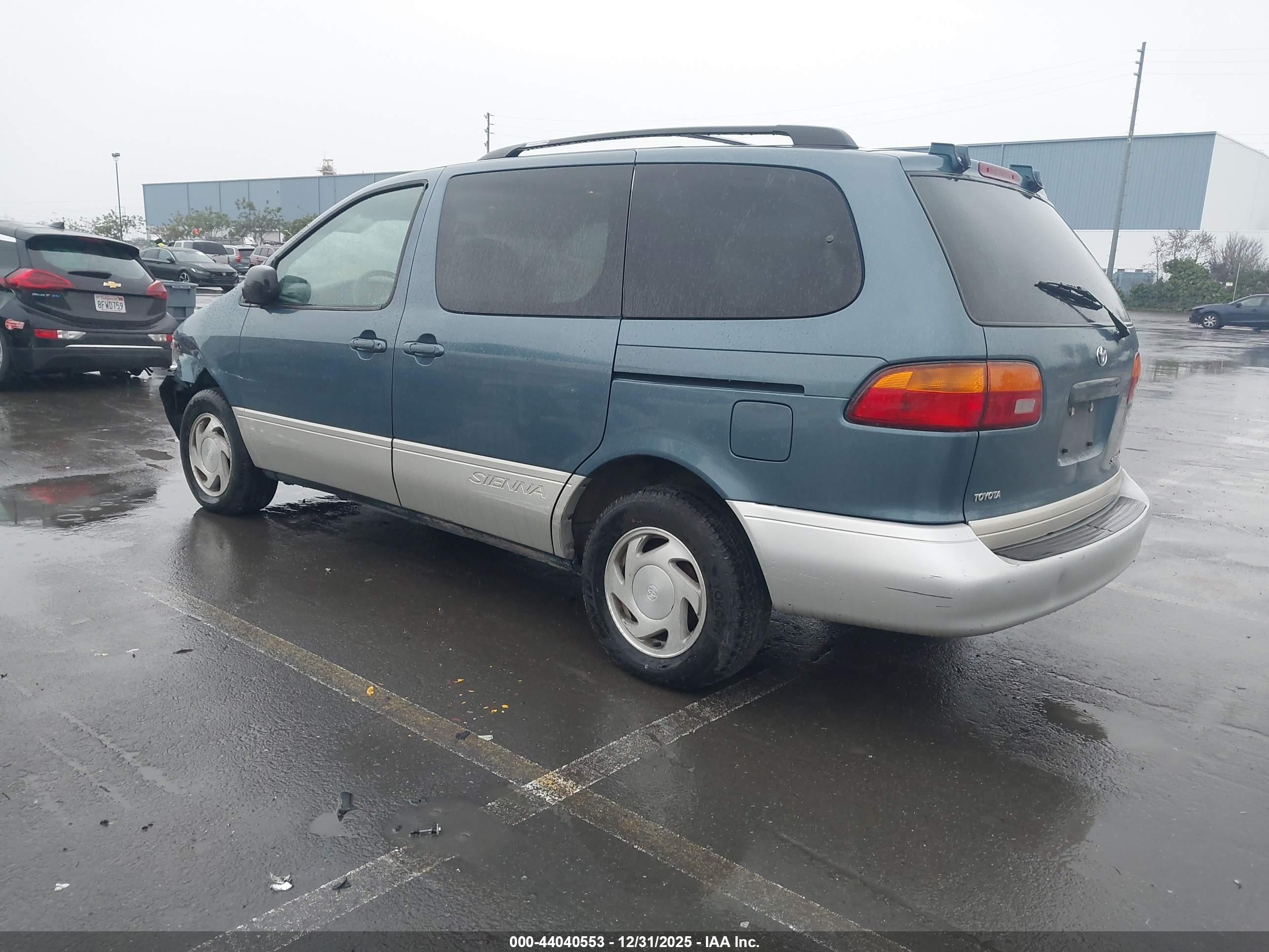 TOYOTA SIENNA image 3