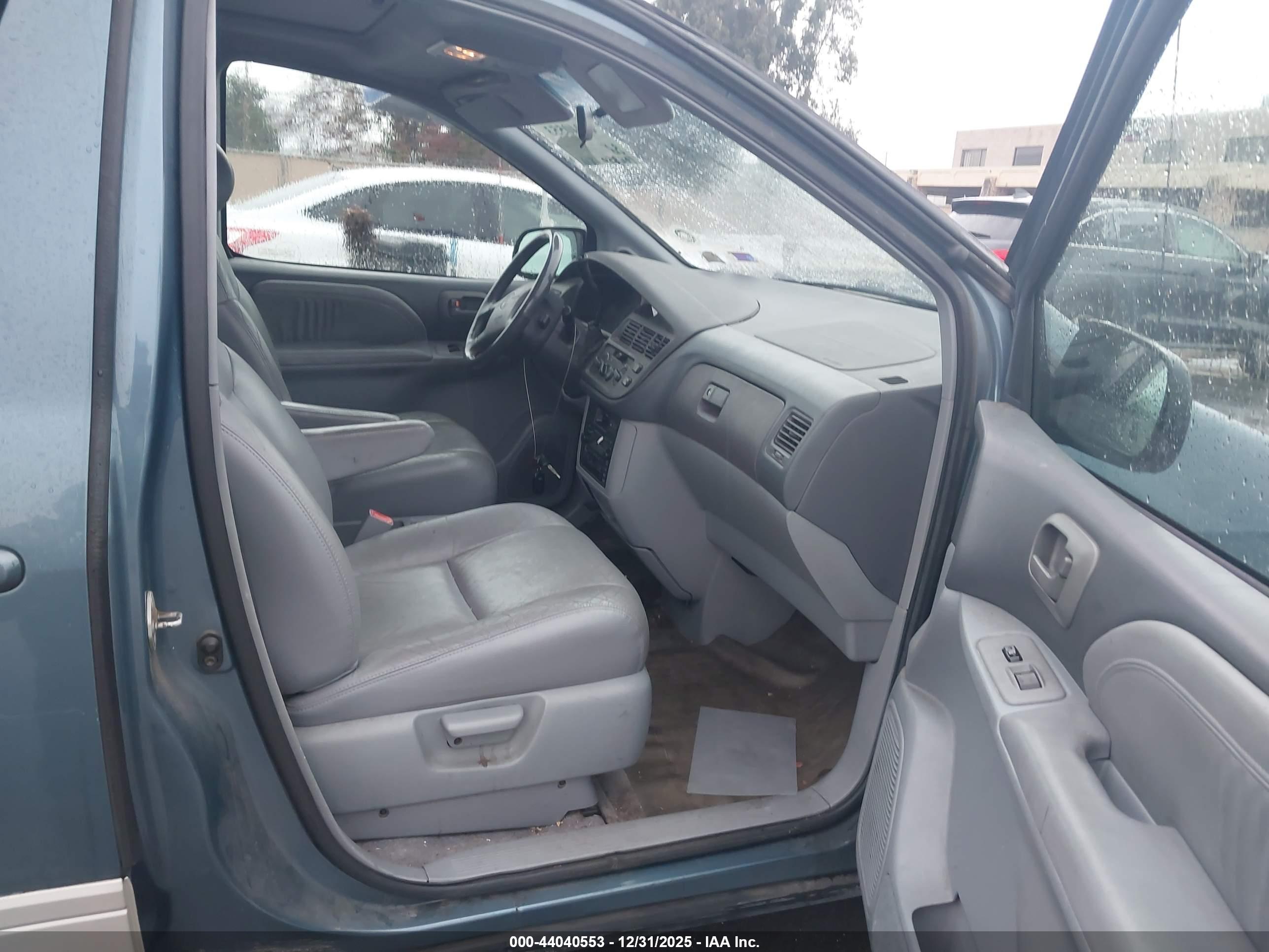TOYOTA SIENNA image 5