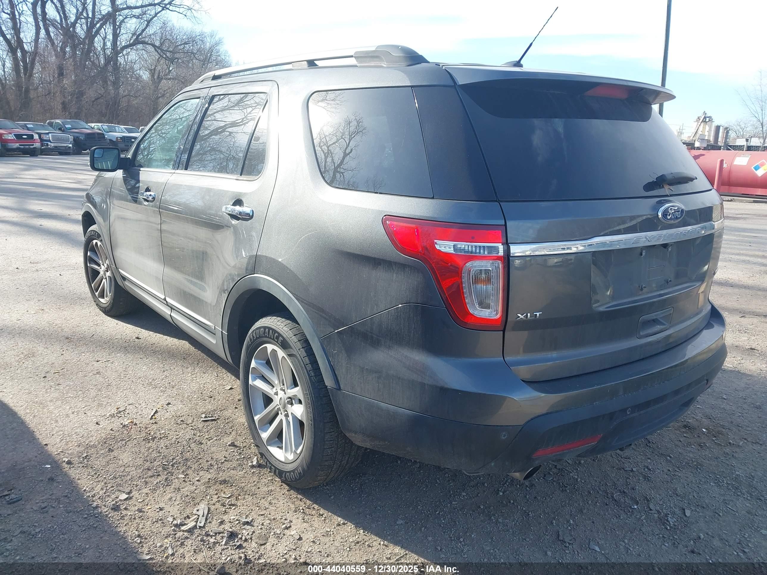 FORD EXPLORER image 3