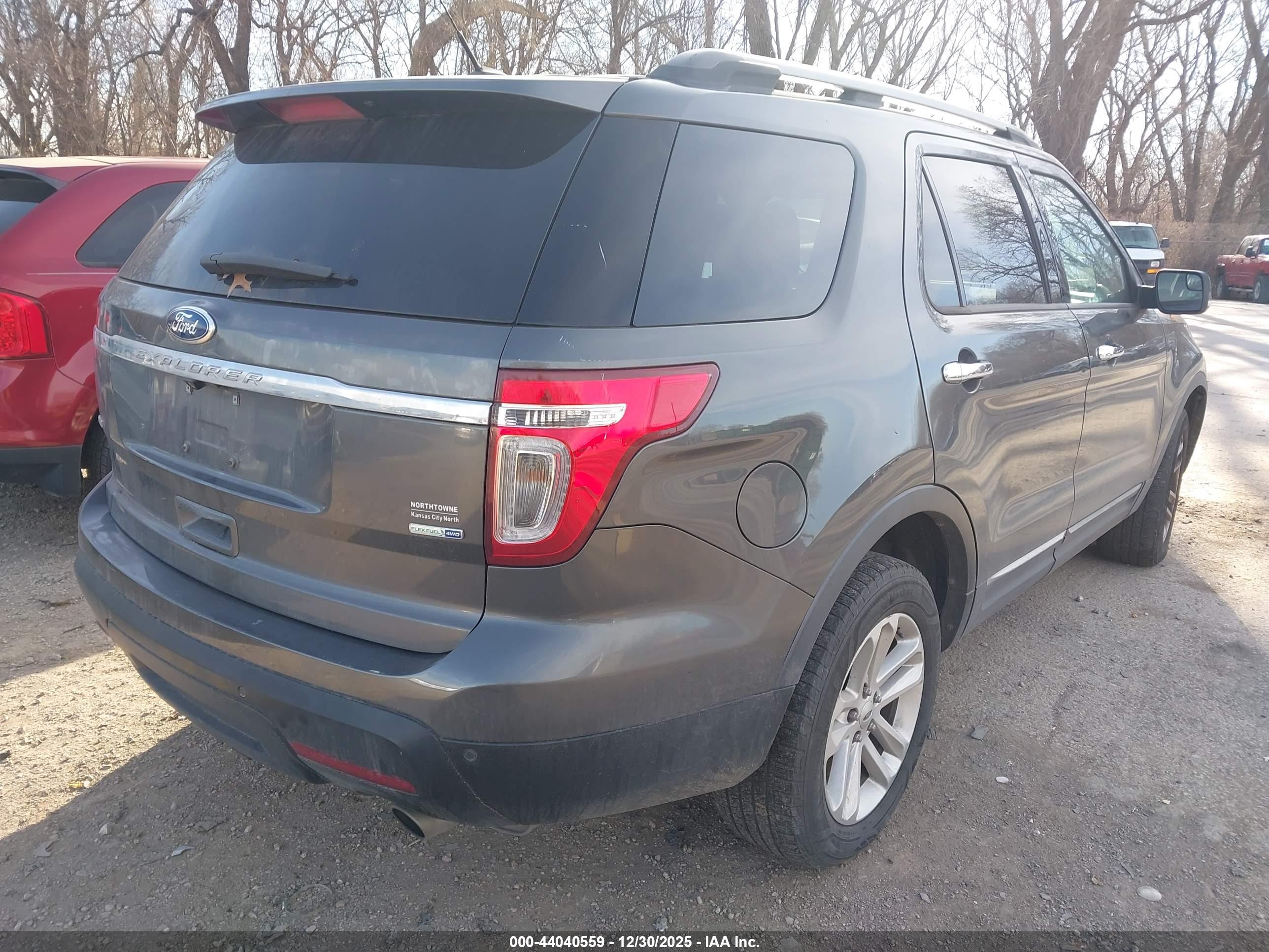 FORD EXPLORER image 4