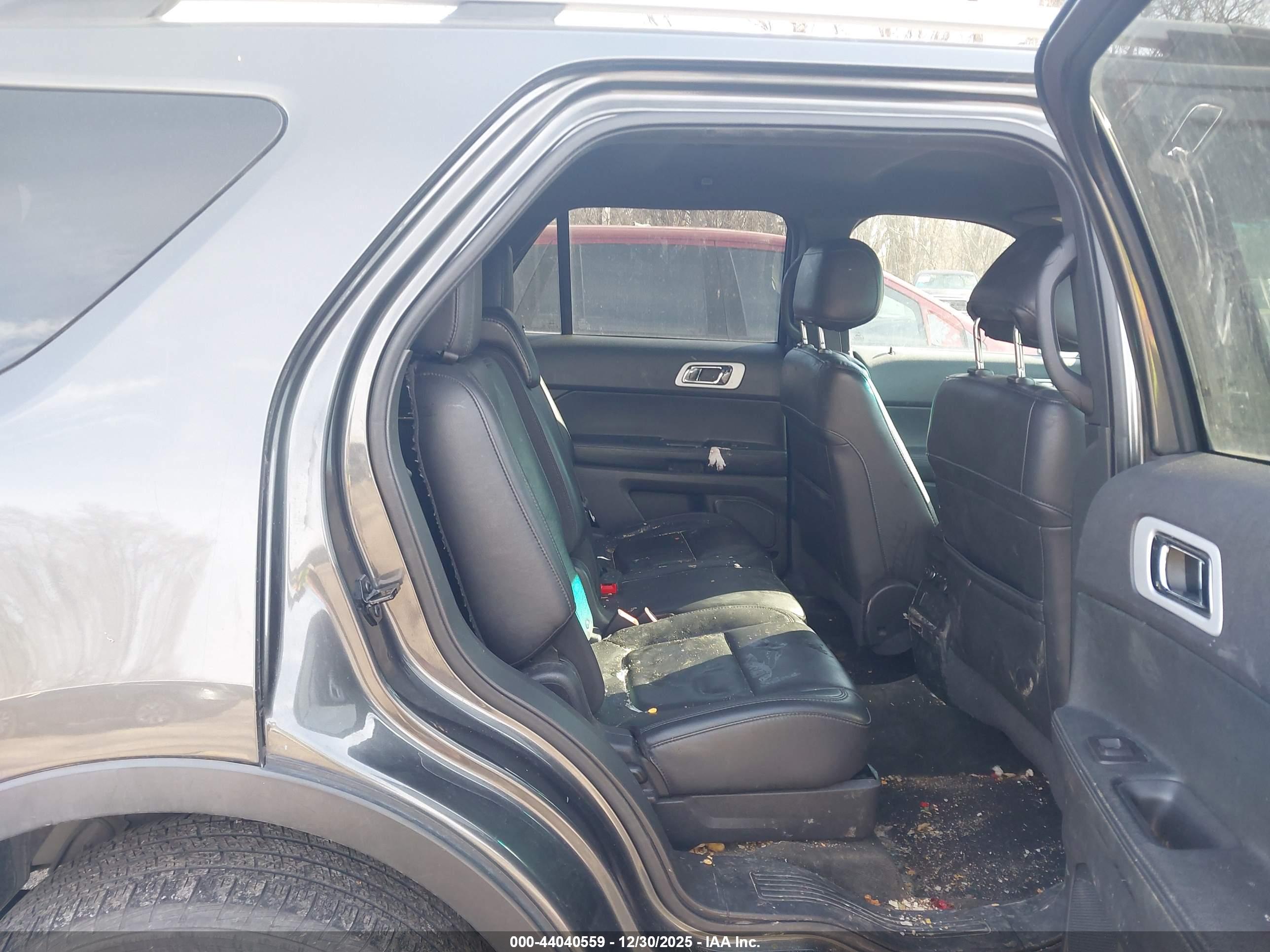 FORD EXPLORER image 8