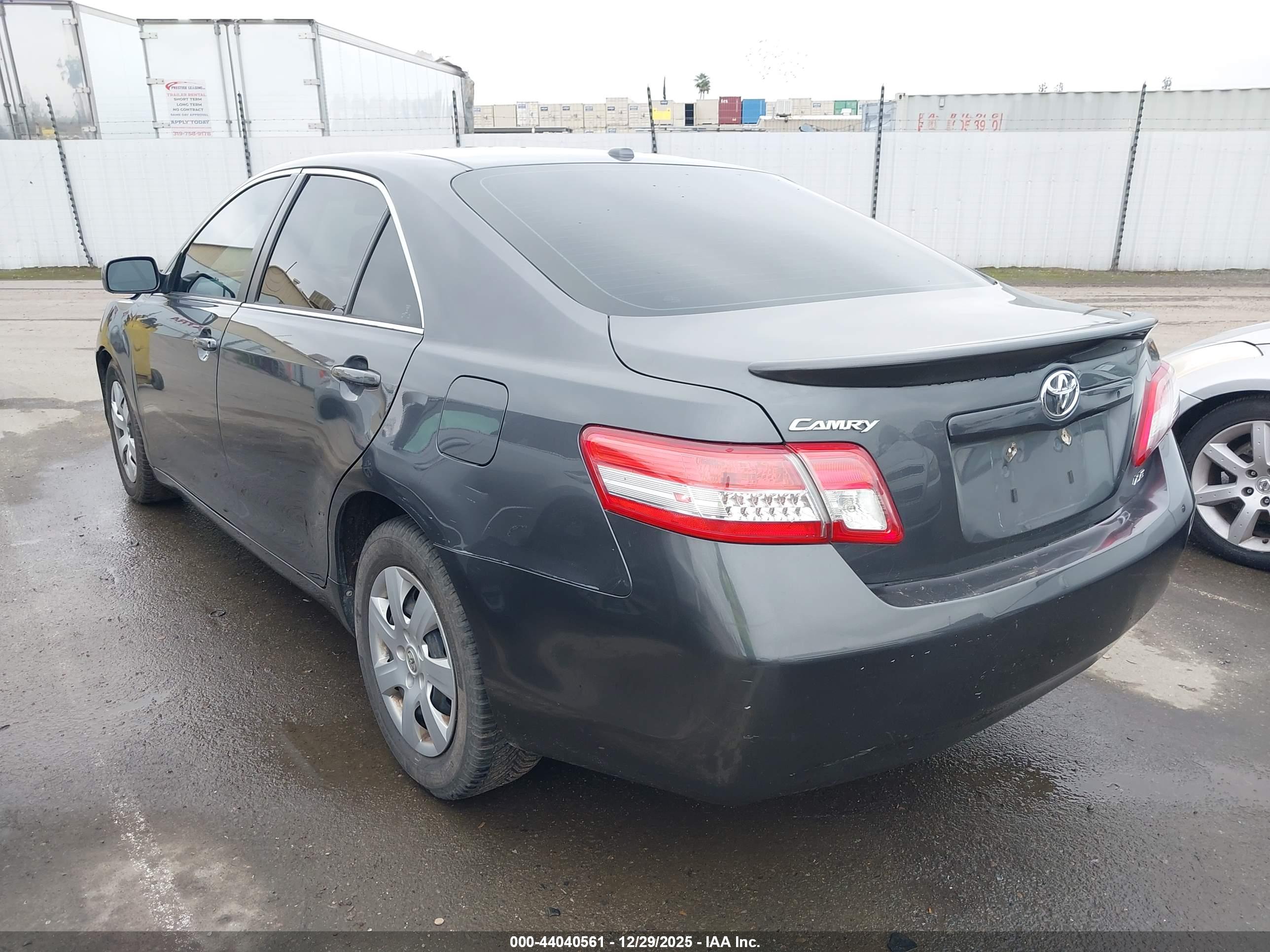 TOYOTA CAMRY image 3