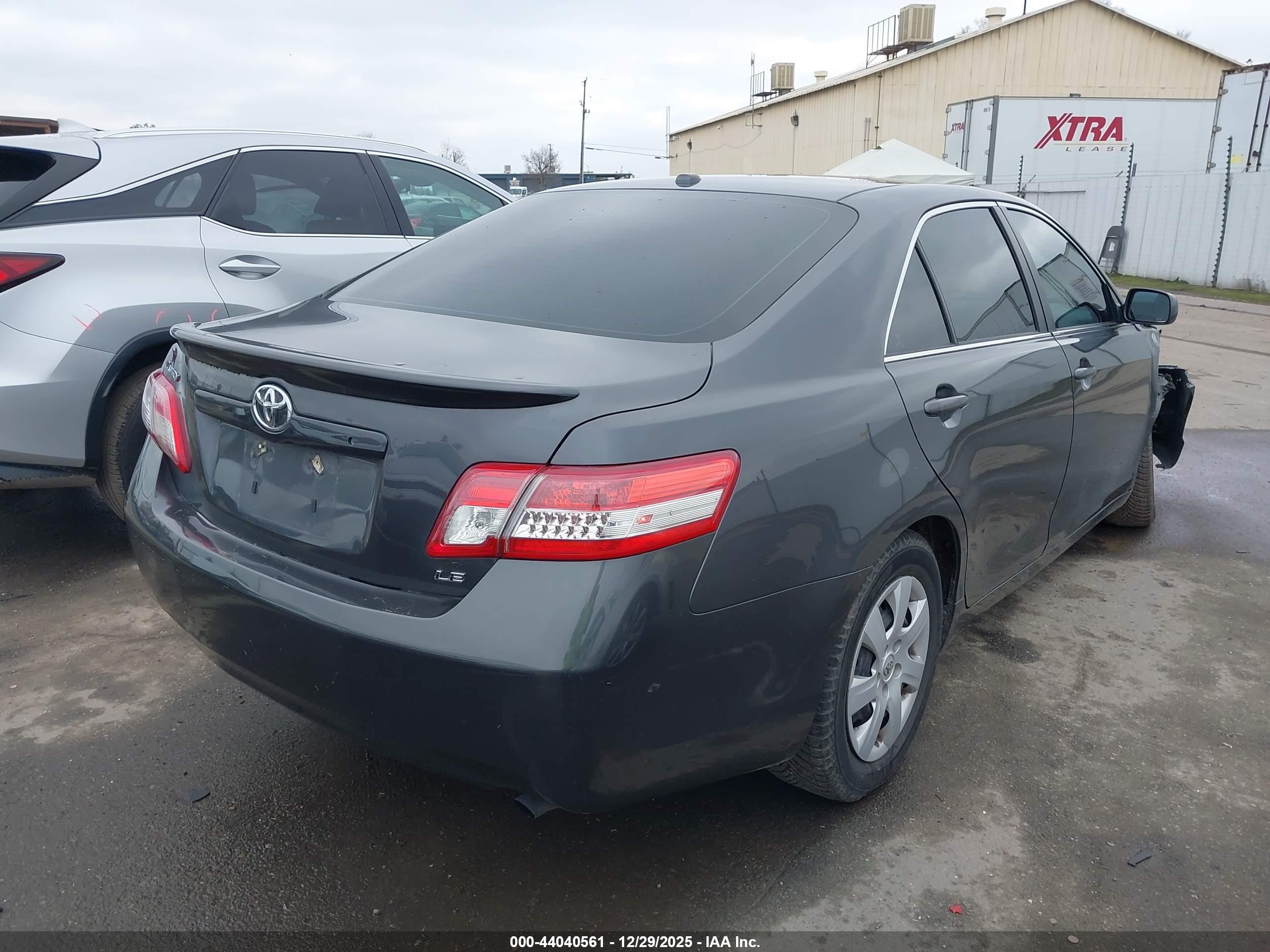 TOYOTA CAMRY image 4