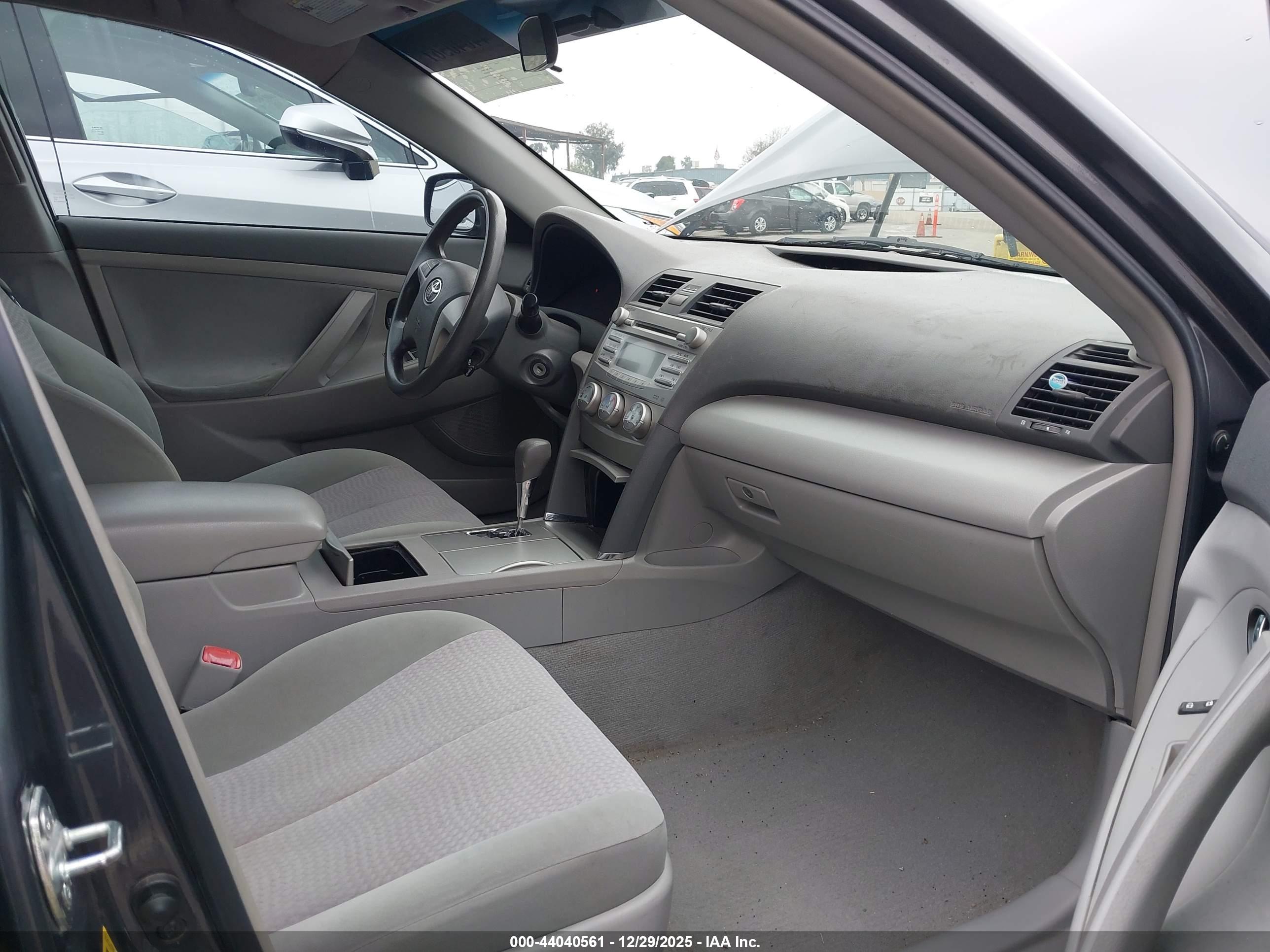 TOYOTA CAMRY image 5