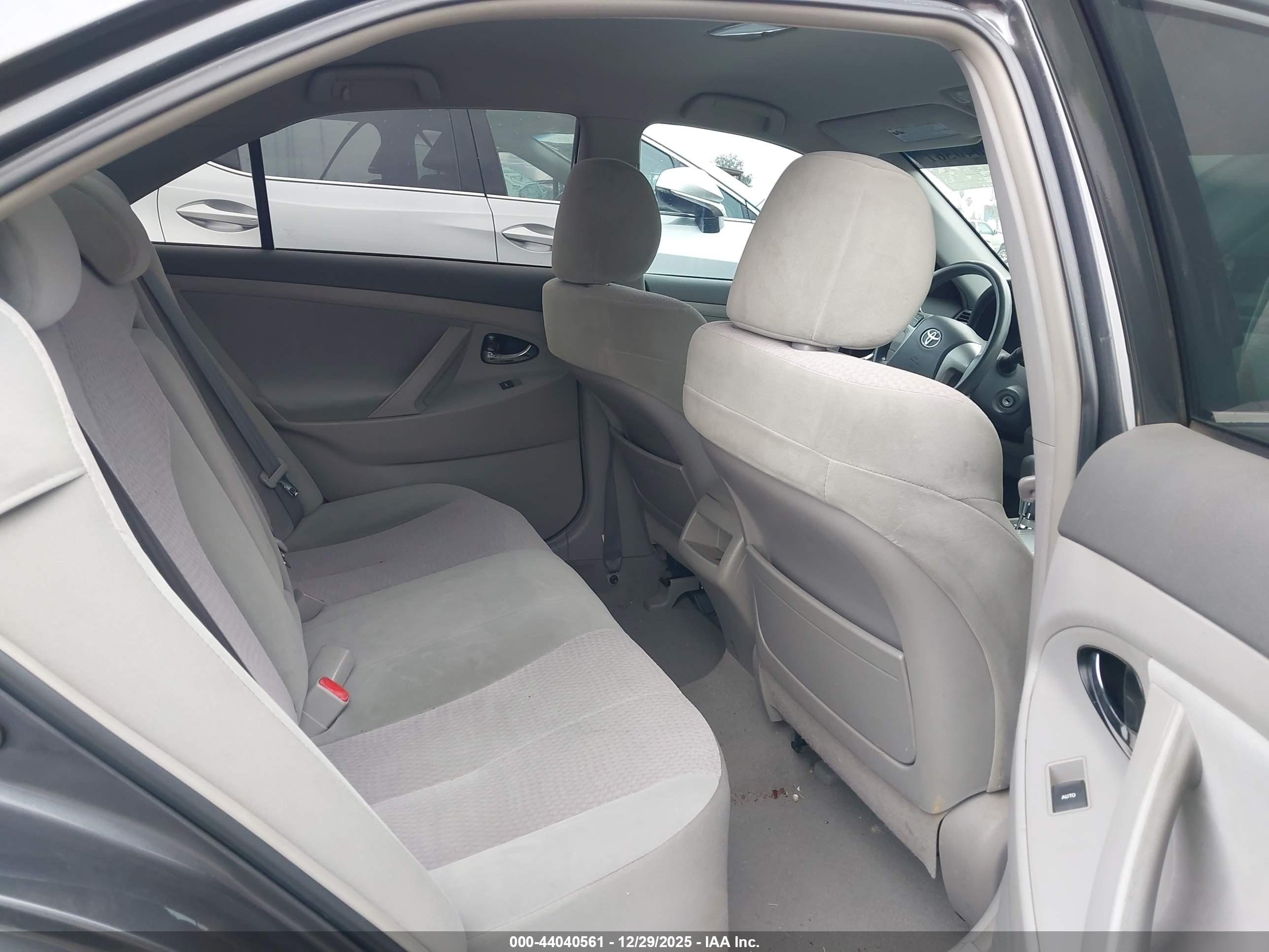 TOYOTA CAMRY image 8